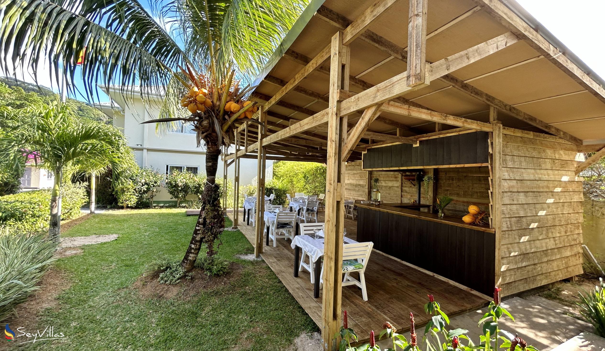 Photo 10: The Seaboards Apartments - Outdoor area - Mahé (Seychelles)