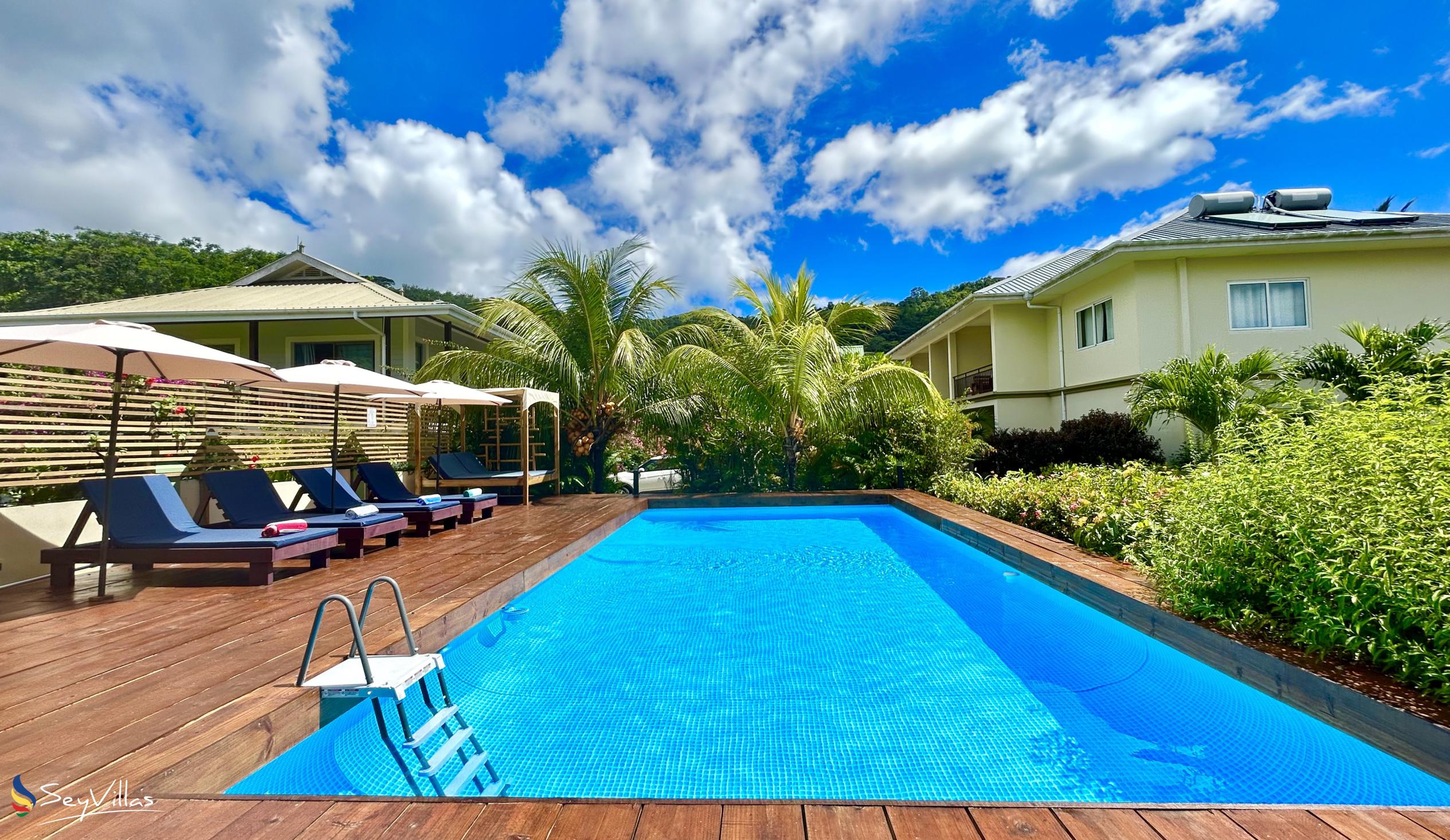 Photo 3: The Seaboards Apartments - Outdoor area - Mahé (Seychelles)