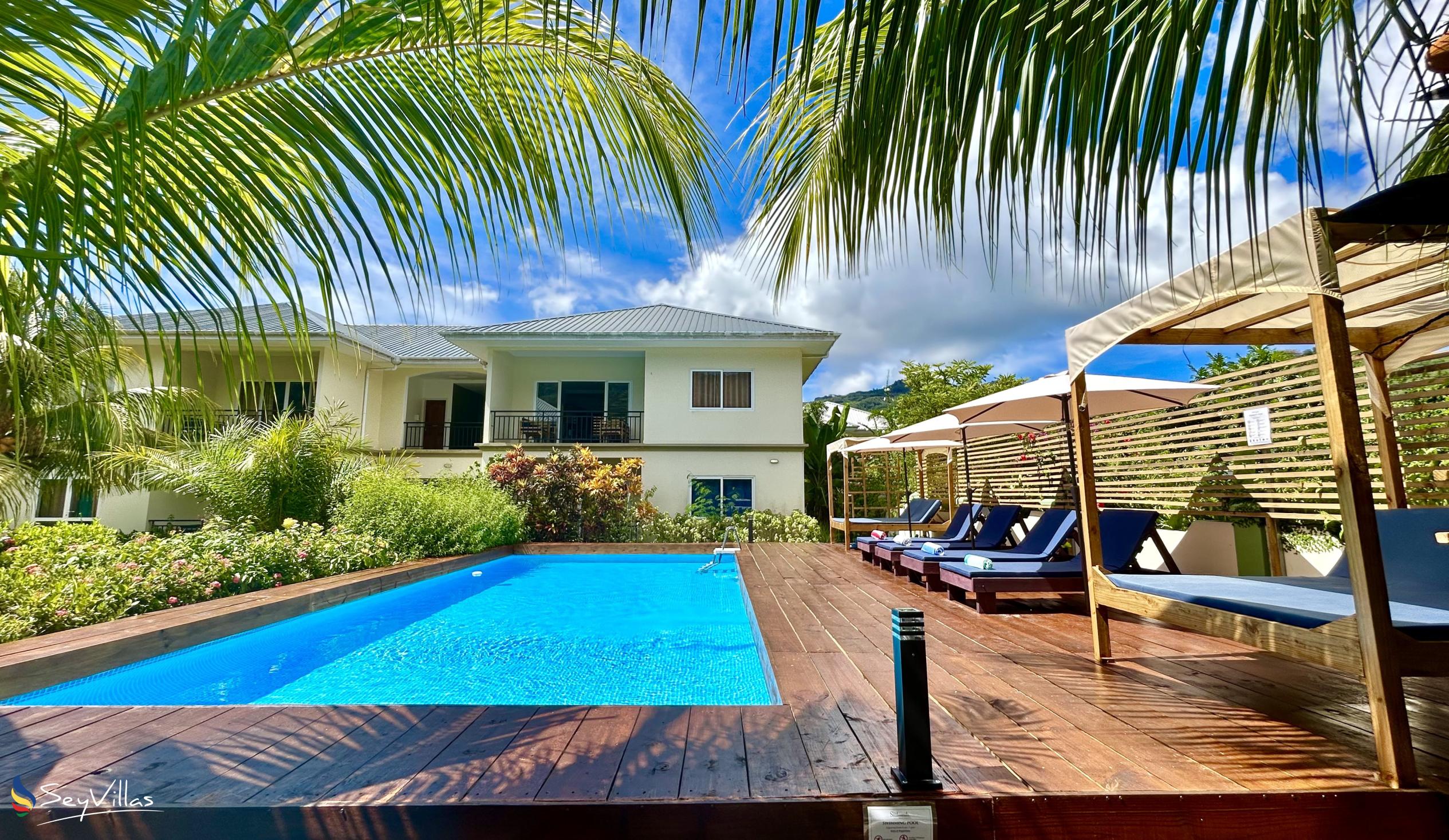 Photo 2: The Seaboards Apartments - Outdoor area - Mahé (Seychelles)