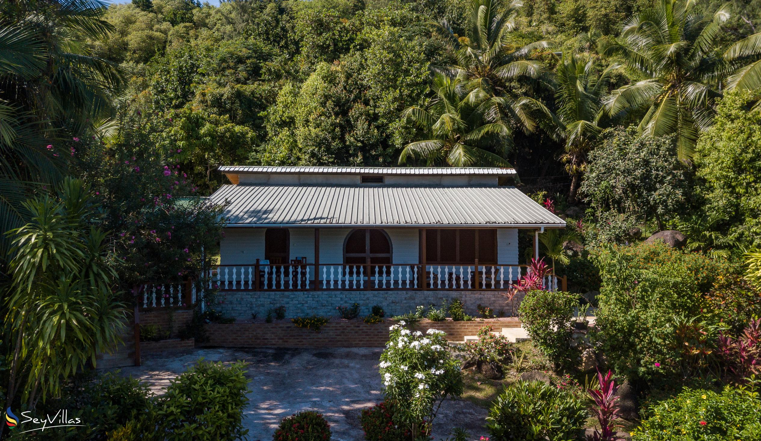 Foto 7: Le Grand Bleu Villas - Aussenbereich - Praslin (Seychellen)
