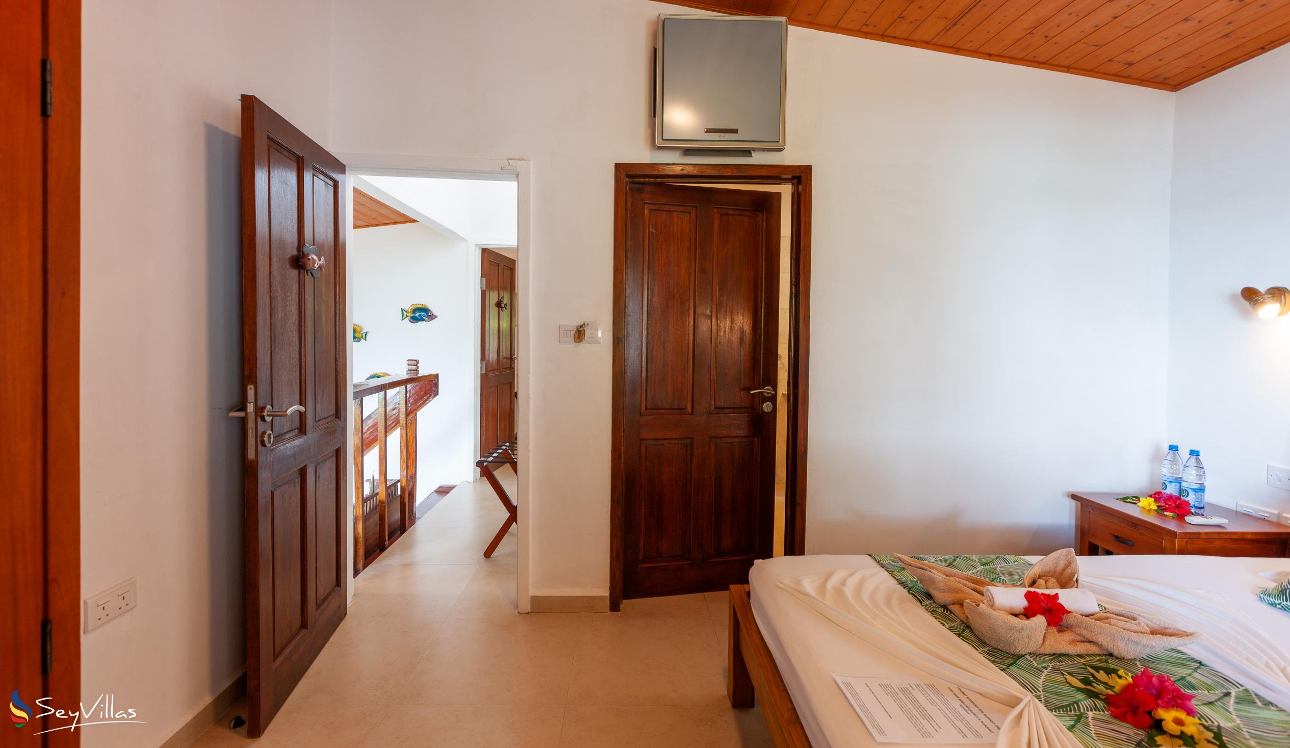 Photo 55: Le Grand Bleu Villas - 3-Bedroom Villa - Praslin (Seychelles)