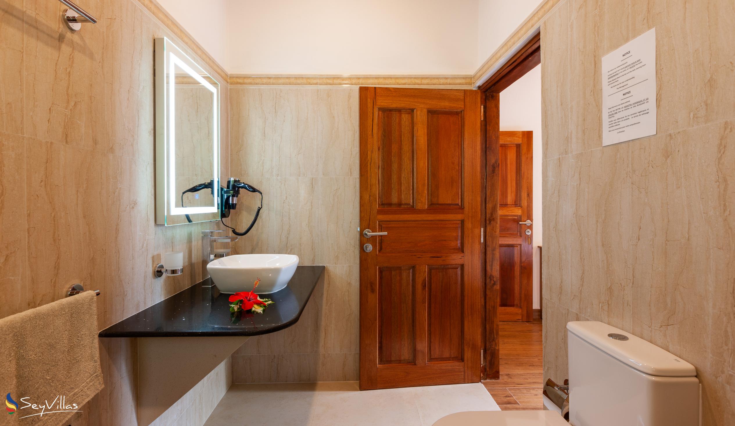 Photo 76: Le Grand Bleu Villas - 2-Bedroom Villa - Praslin (Seychelles)