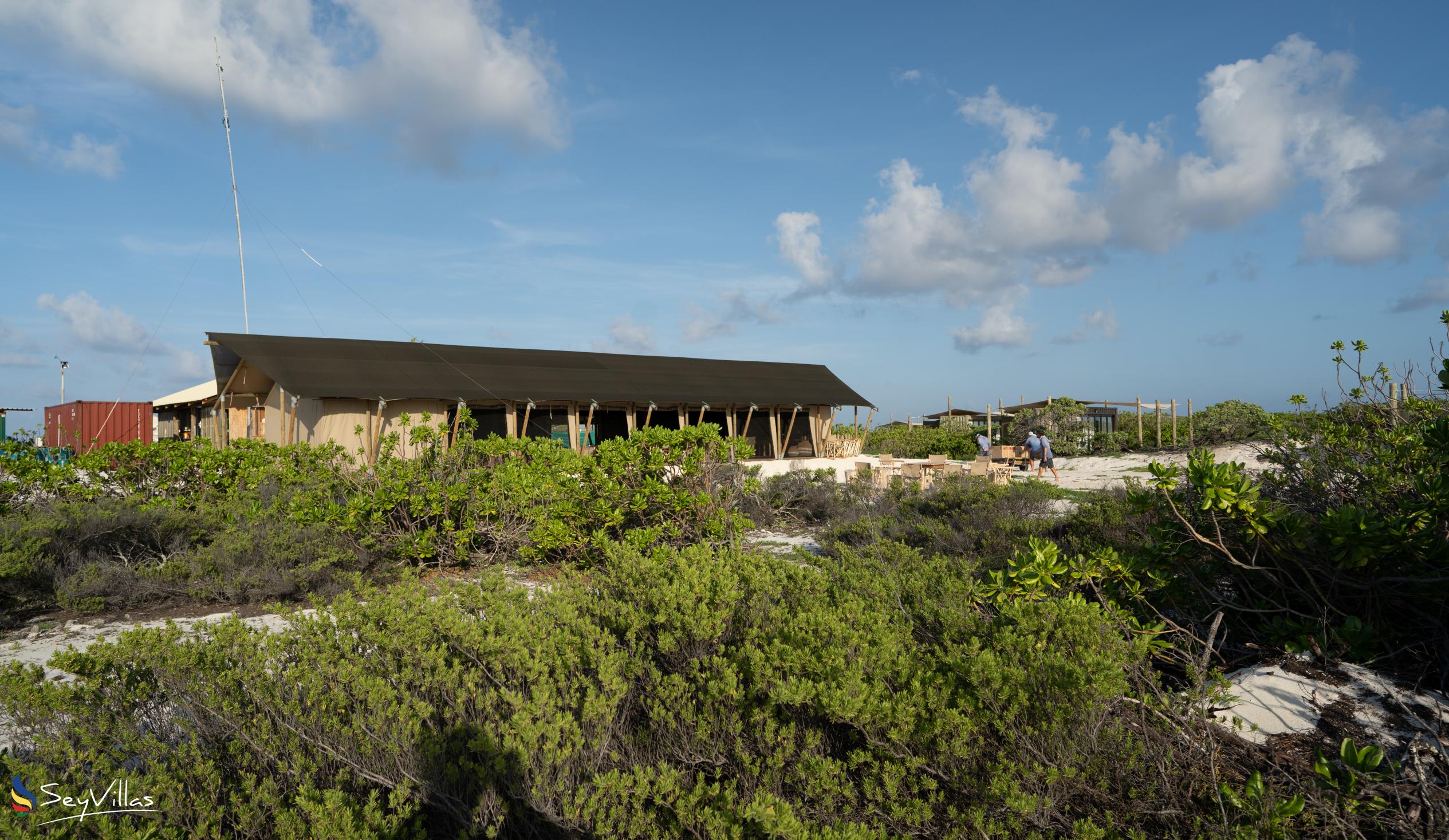 Foto 6: Cosmoledo Eco Camp - Aussenbereich - Wizard Island (Seychellen)
