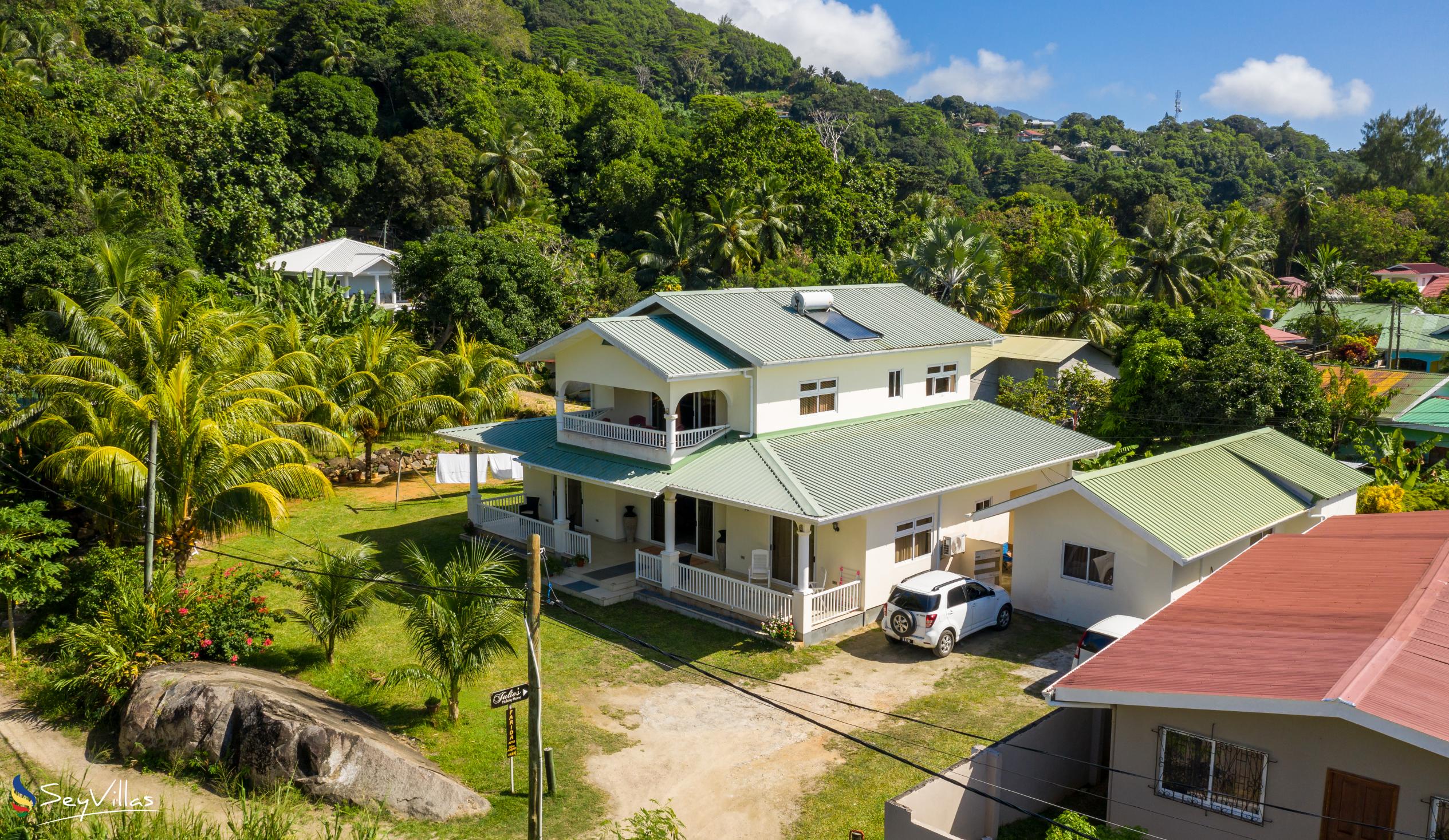 Foto 3: Julie's Holiday Home - Aussenbereich - Mahé (Seychellen)