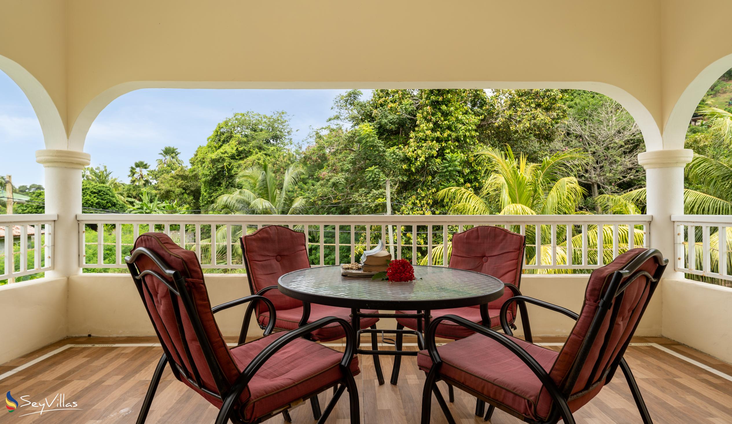 Foto 48: Julie's Holiday Home - Chambre double avec vue sur le jardin - Mahé (Seychelles)