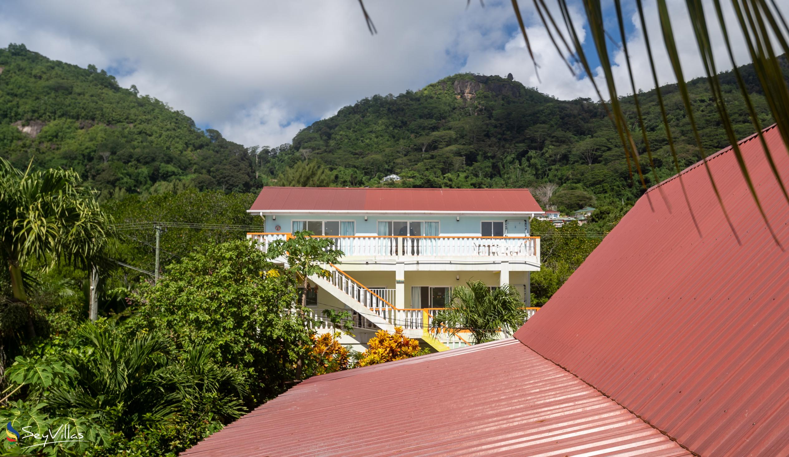 Foto 1: Chez Payet Self Catering - Aussenbereich - Mahé (Seychellen)