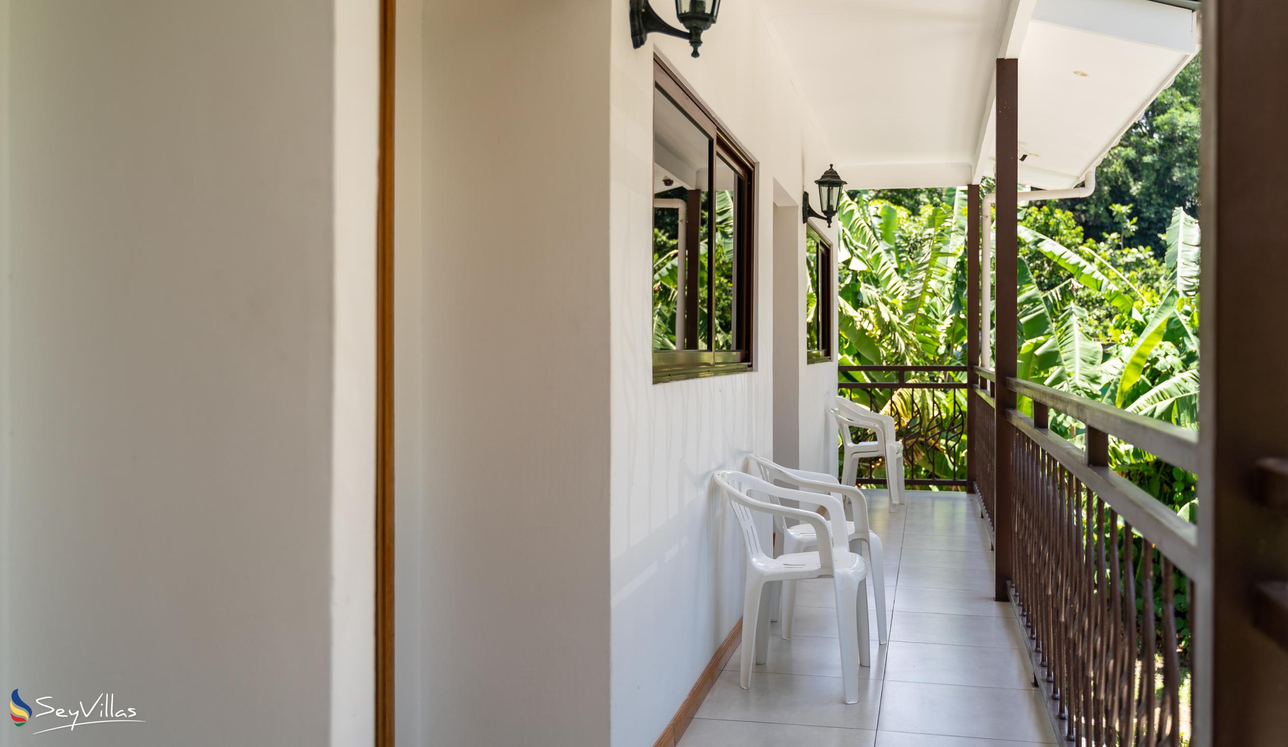 Foto 15: Tama's Holiday Apartments - Aussenbereich - Mahé (Seychellen)
