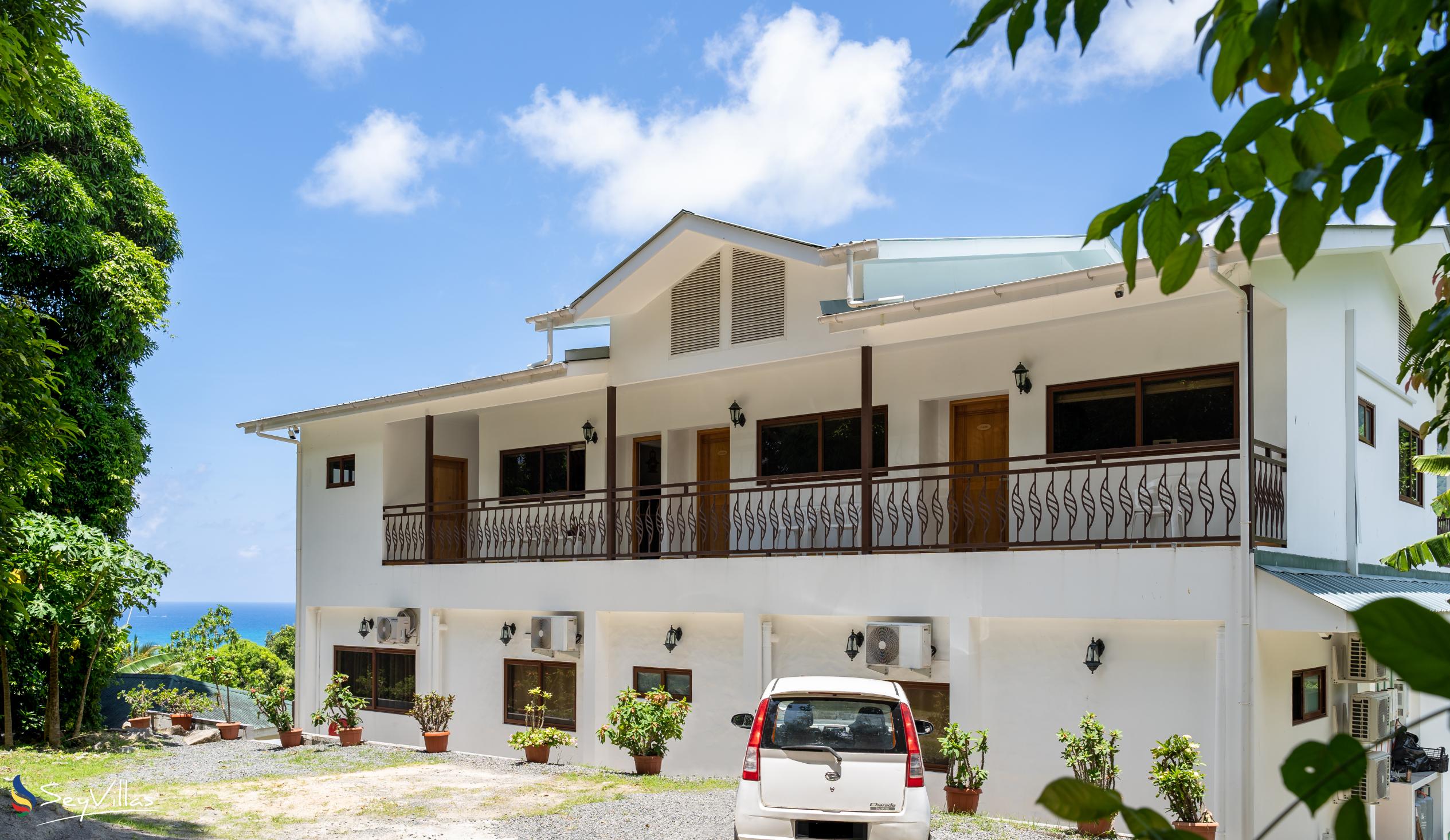 Foto 10: Tama's Holiday Apartments - Aussenbereich - Mahé (Seychellen)