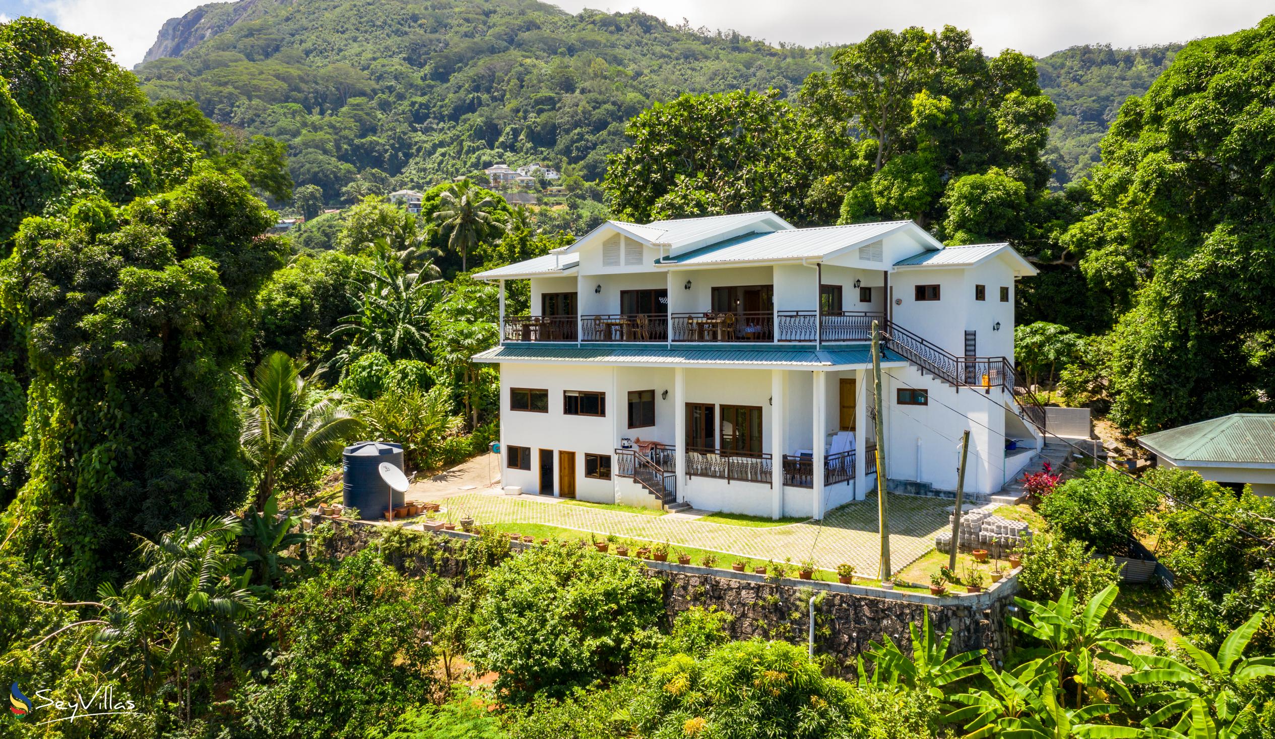 Photo 5: Tama's Holiday Apartments - Outdoor area - Mahé (Seychelles)