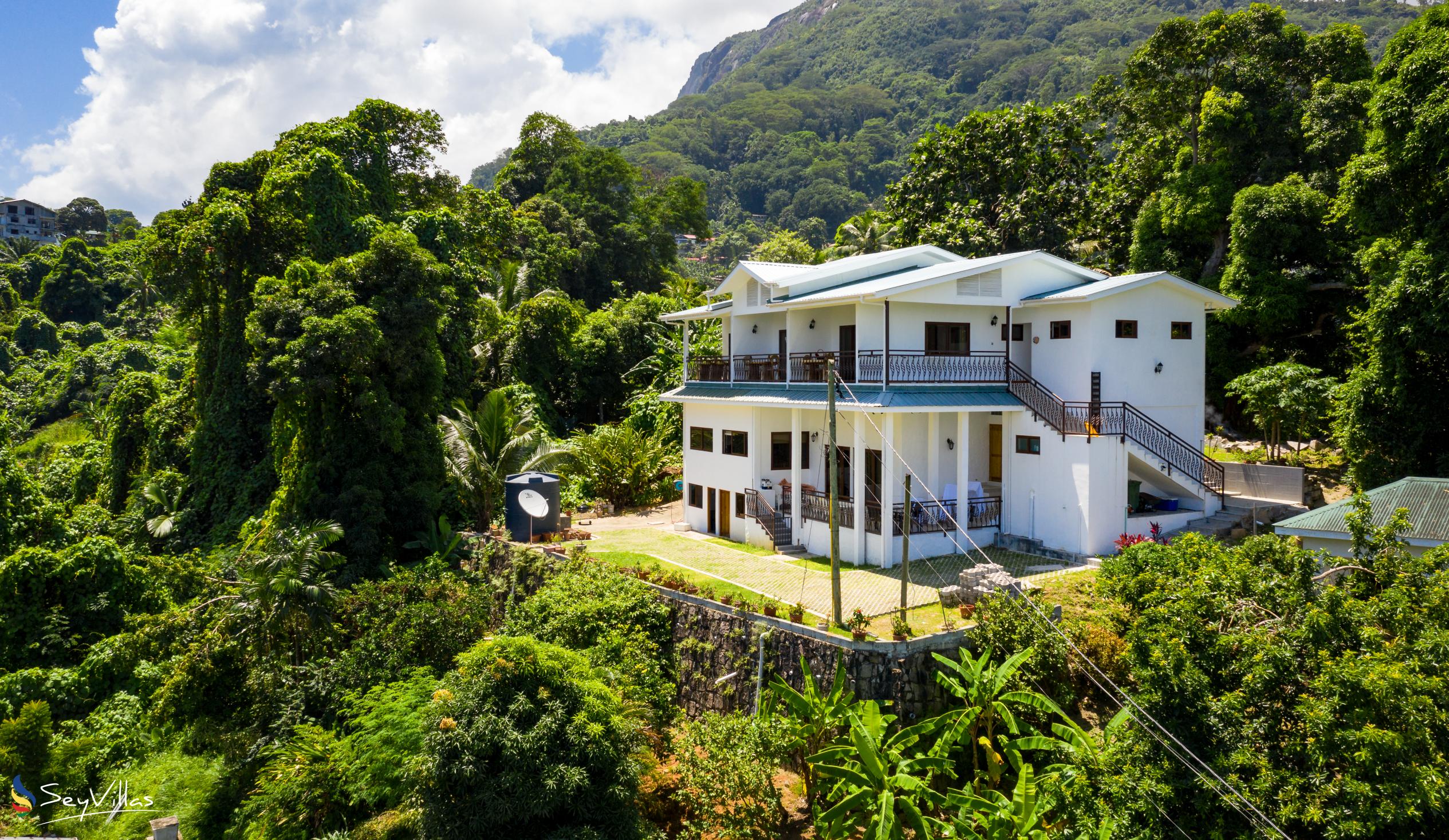 Photo 6: Tama's Holiday Apartments - Outdoor area - Mahé (Seychelles)