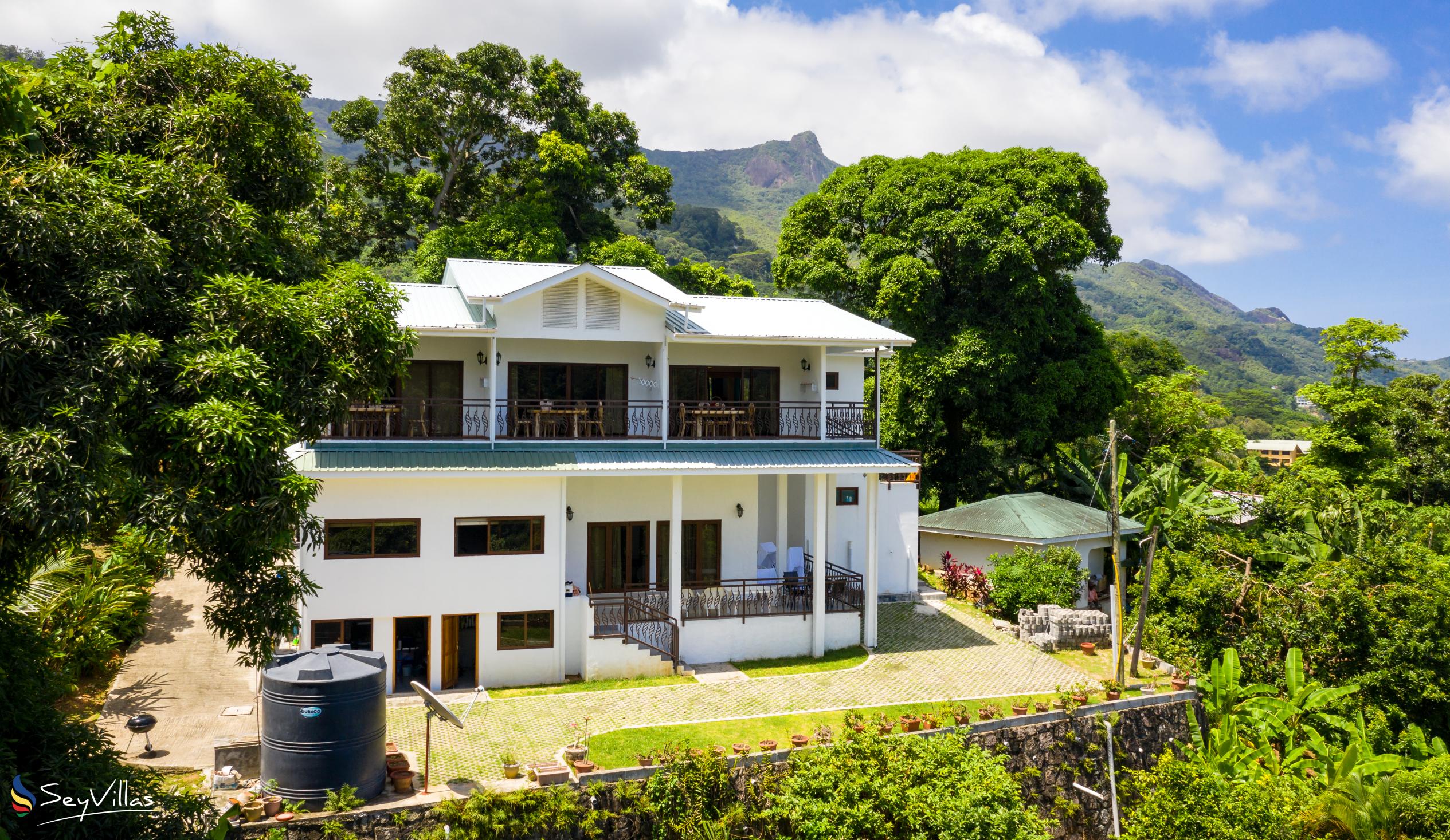 Photo 3: Tama's Holiday Apartments - Outdoor area - Mahé (Seychelles)