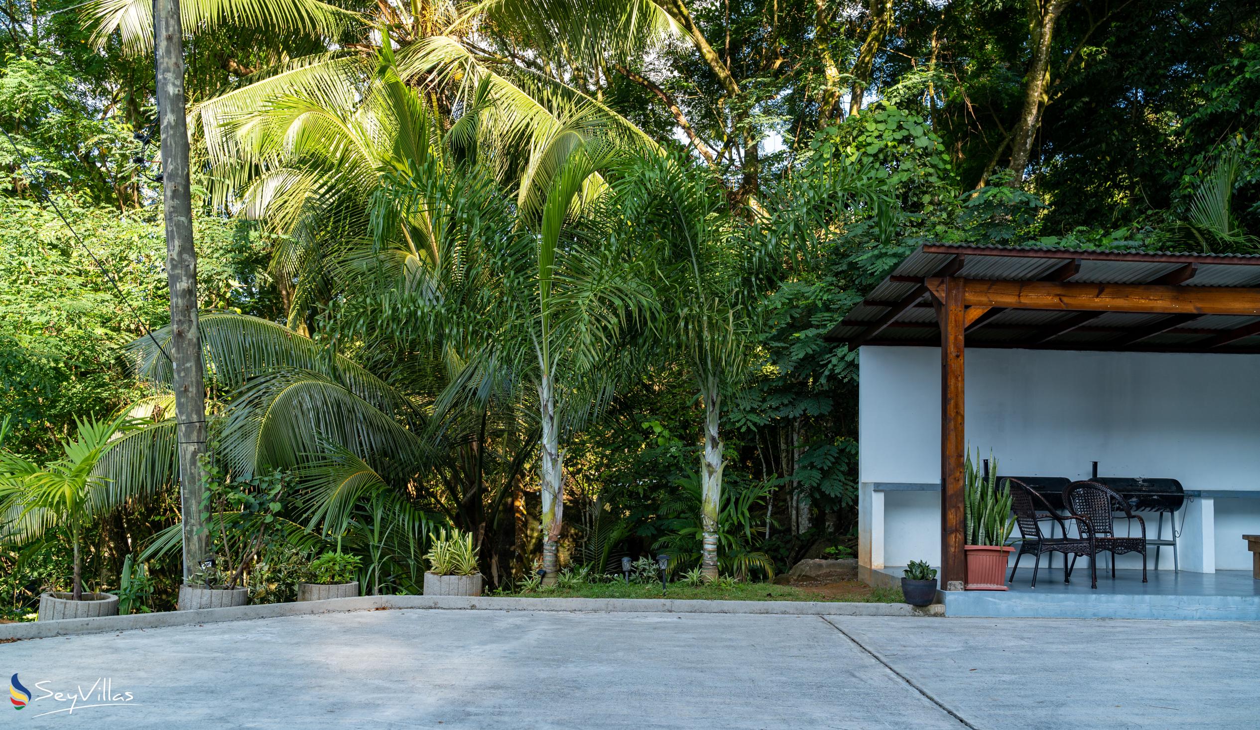 Photo 55: Kanasuk Self Catering Apartments - Outdoor area - Mahé (Seychelles)