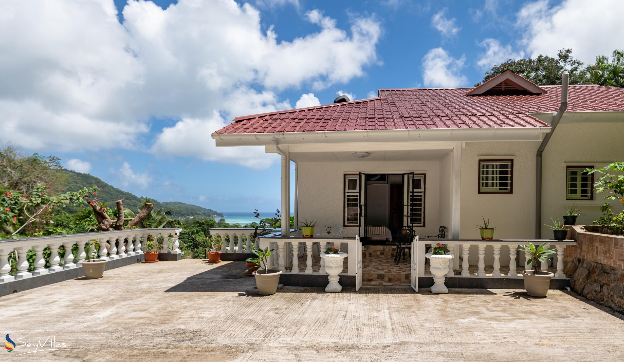Foto 1: Jane's Serenity Guesthouse - Aussenbereich - Mahé (Seychellen)