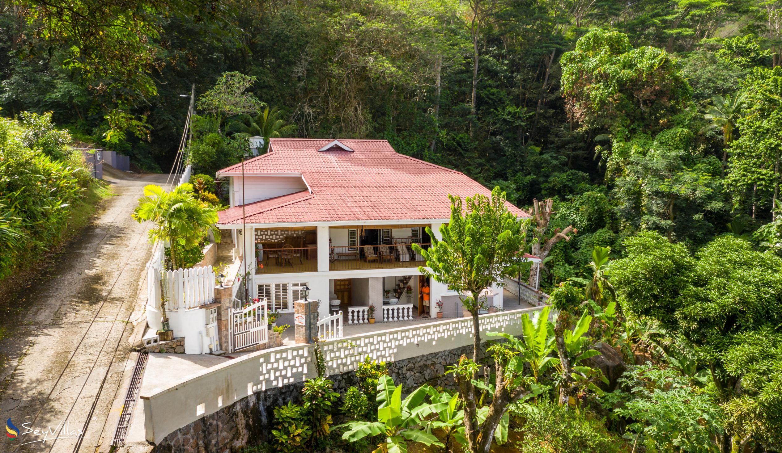 Foto 3: Jane's Serenity Guesthouse - Aussenbereich - Mahé (Seychellen)