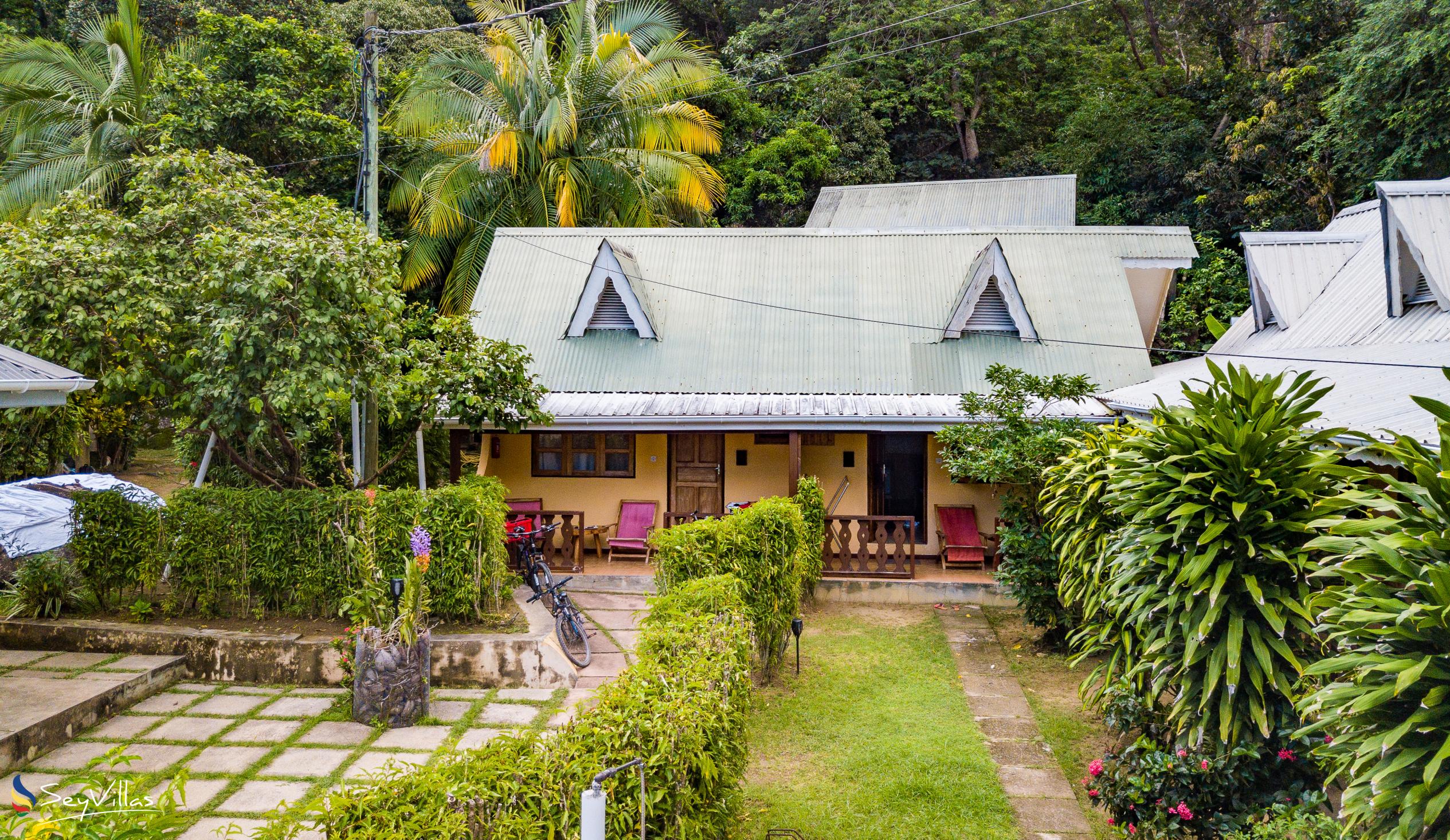 Foto 6: Bernique Guesthouse - Aussenbereich - La Digue (Seychellen)