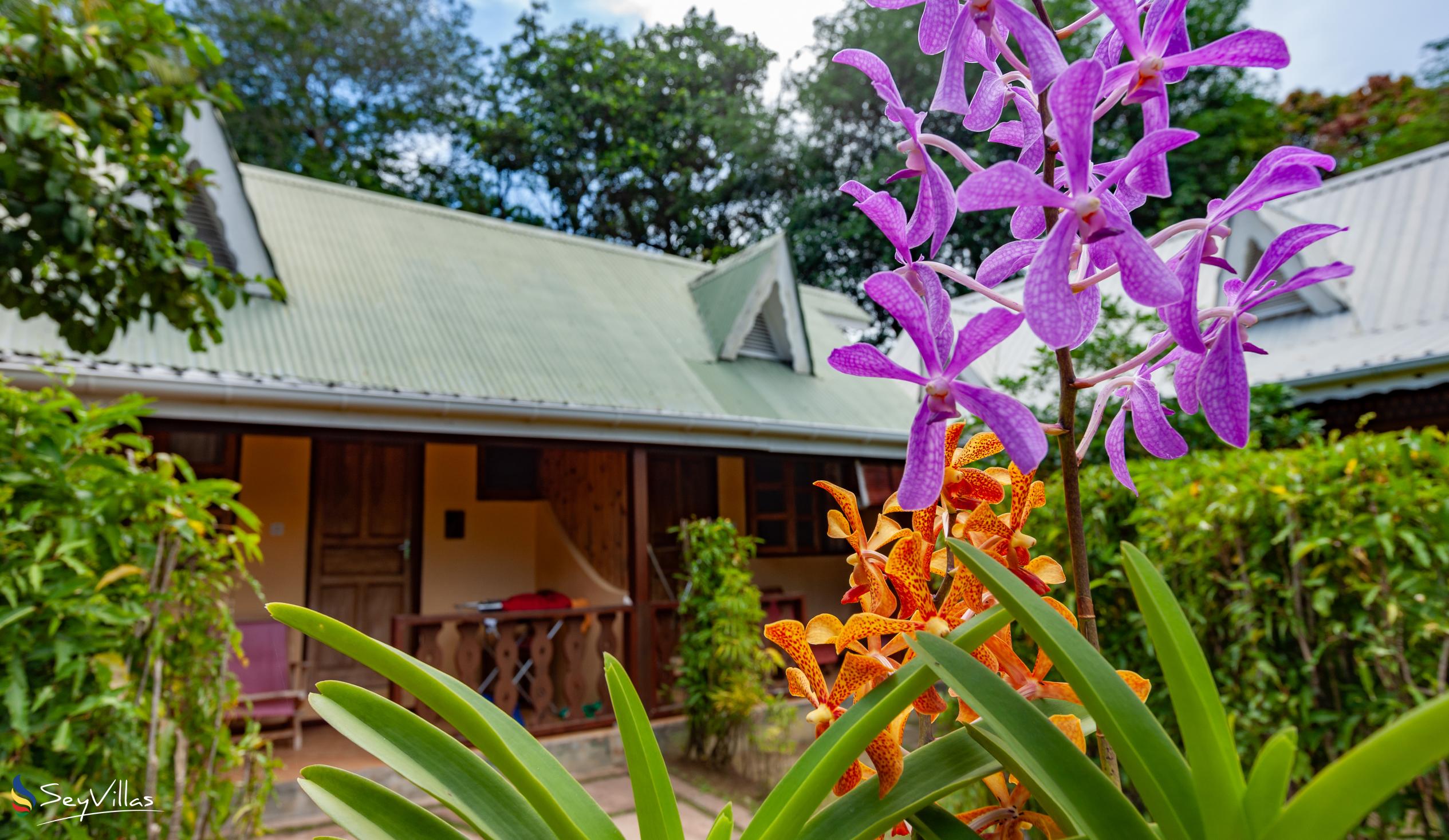 Foto 1: Bernique Guesthouse - Aussenbereich - La Digue (Seychellen)