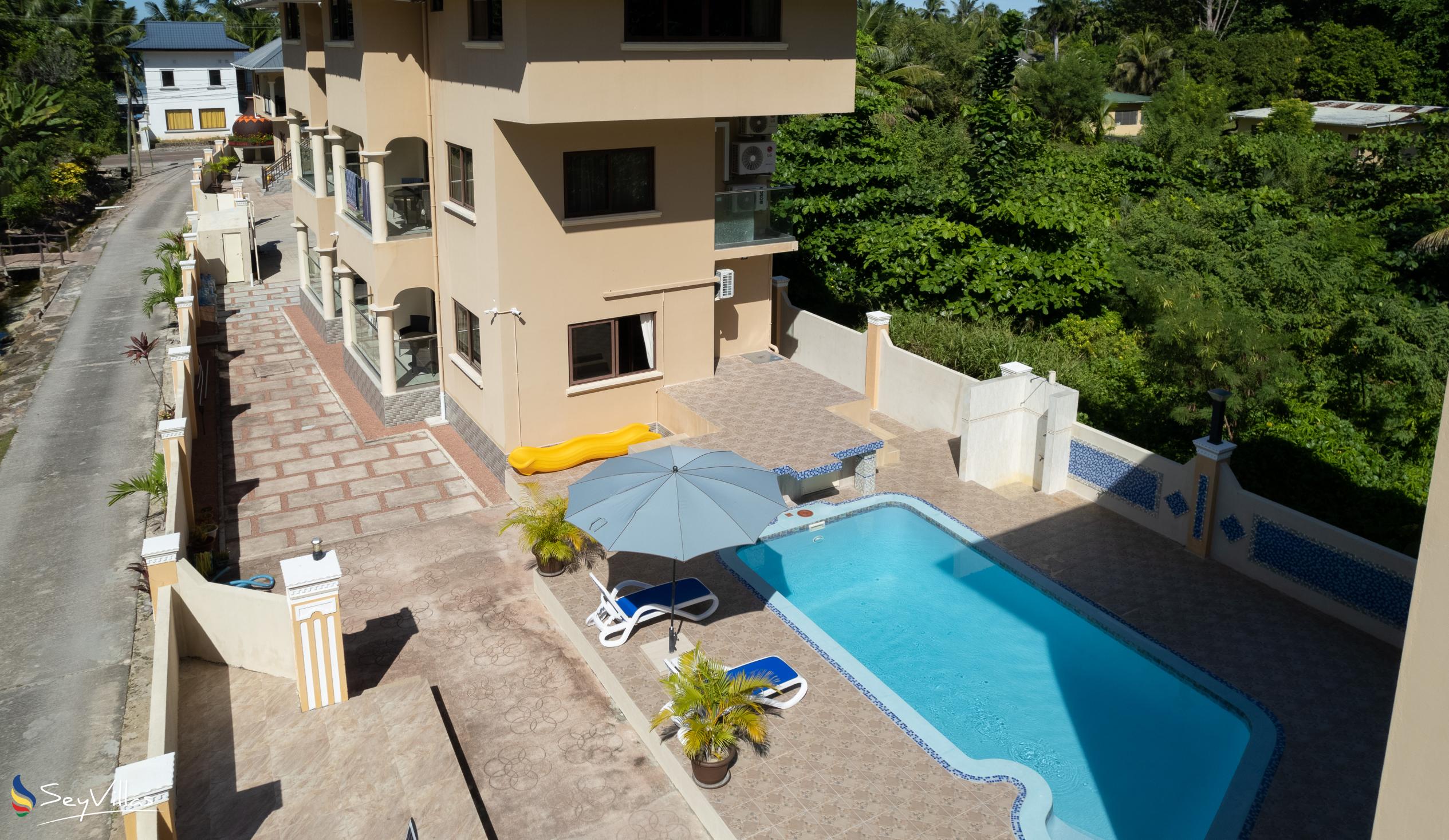 Foto 4: Stone Self Catering Apartments - Aussenbereich - Praslin (Seychellen)