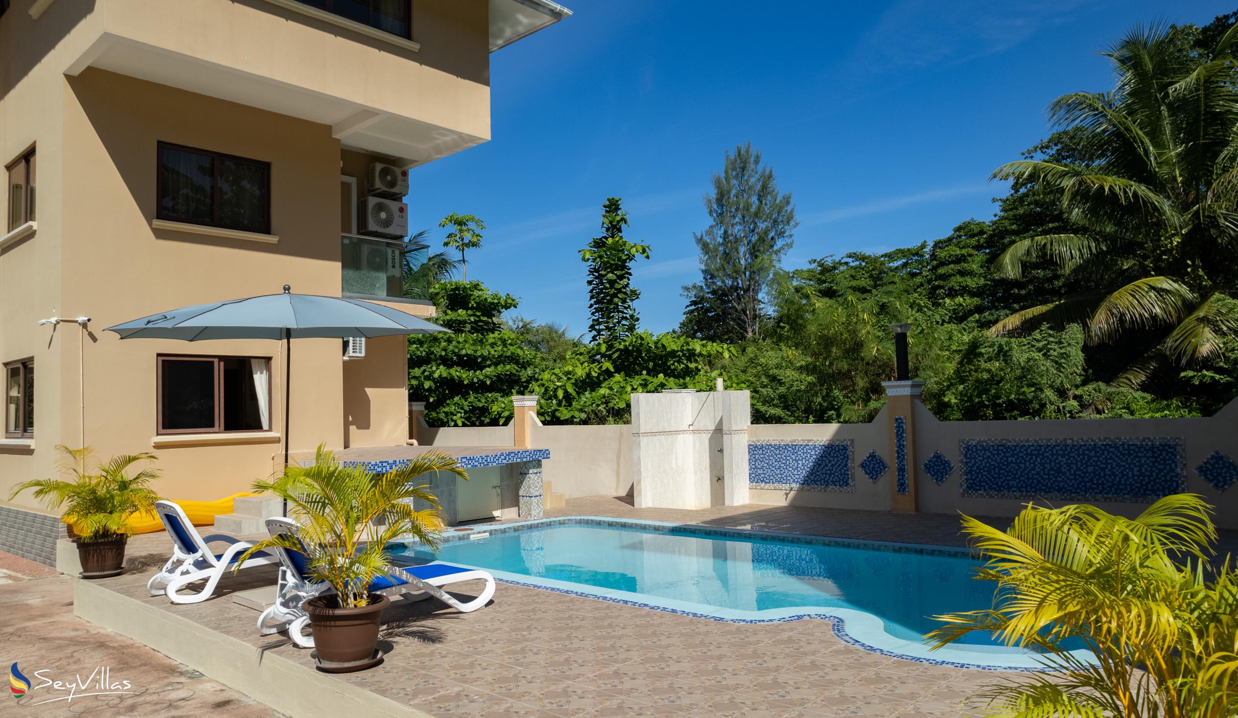 Photo 5: Stone Self Catering Apartments - Outdoor area - Praslin (Seychelles)