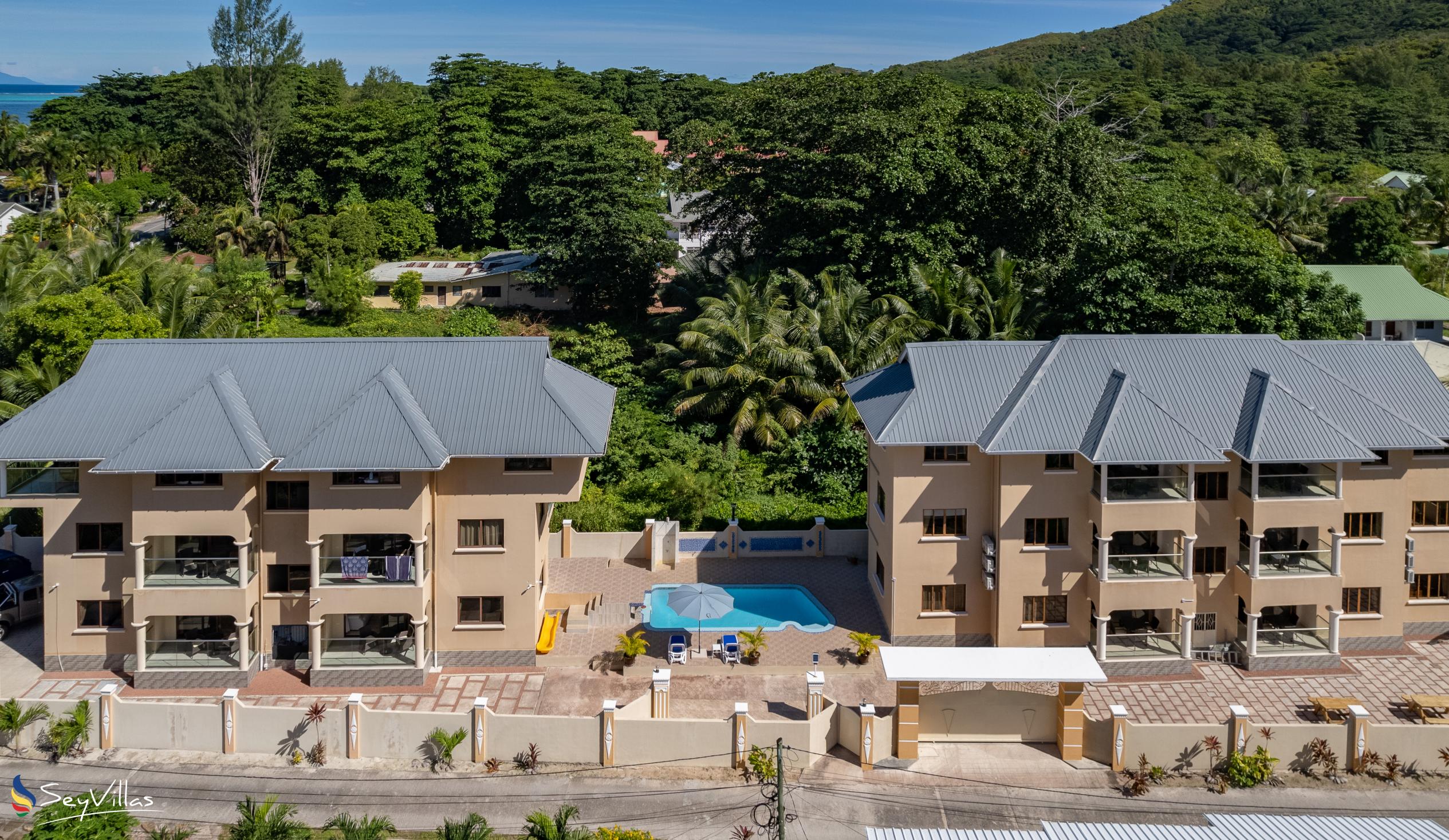 Foto 2: Stone Self Catering Apartments - Aussenbereich - Praslin (Seychellen)