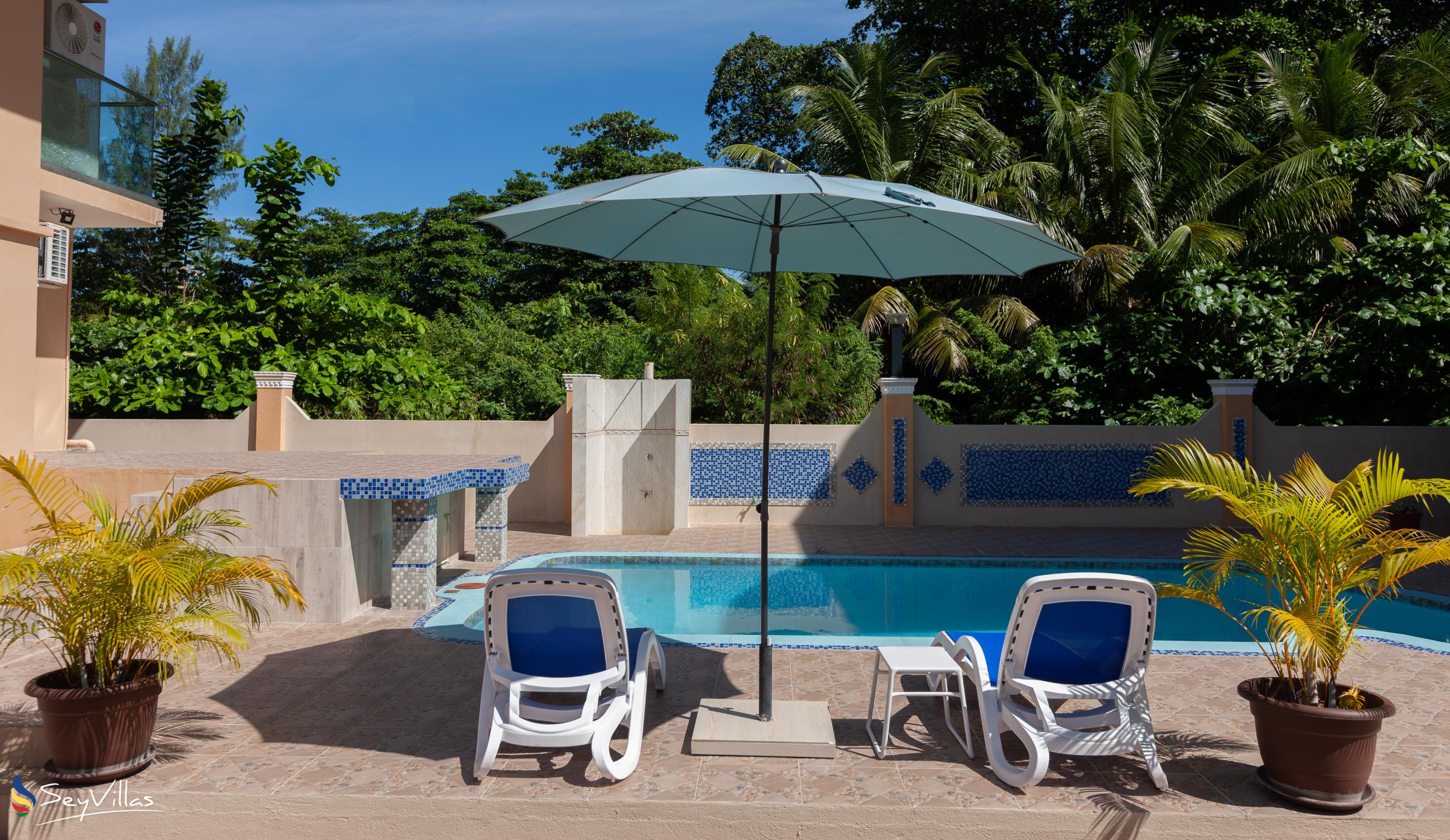 Photo 3: Stone Self Catering Apartments - Outdoor area - Praslin (Seychelles)