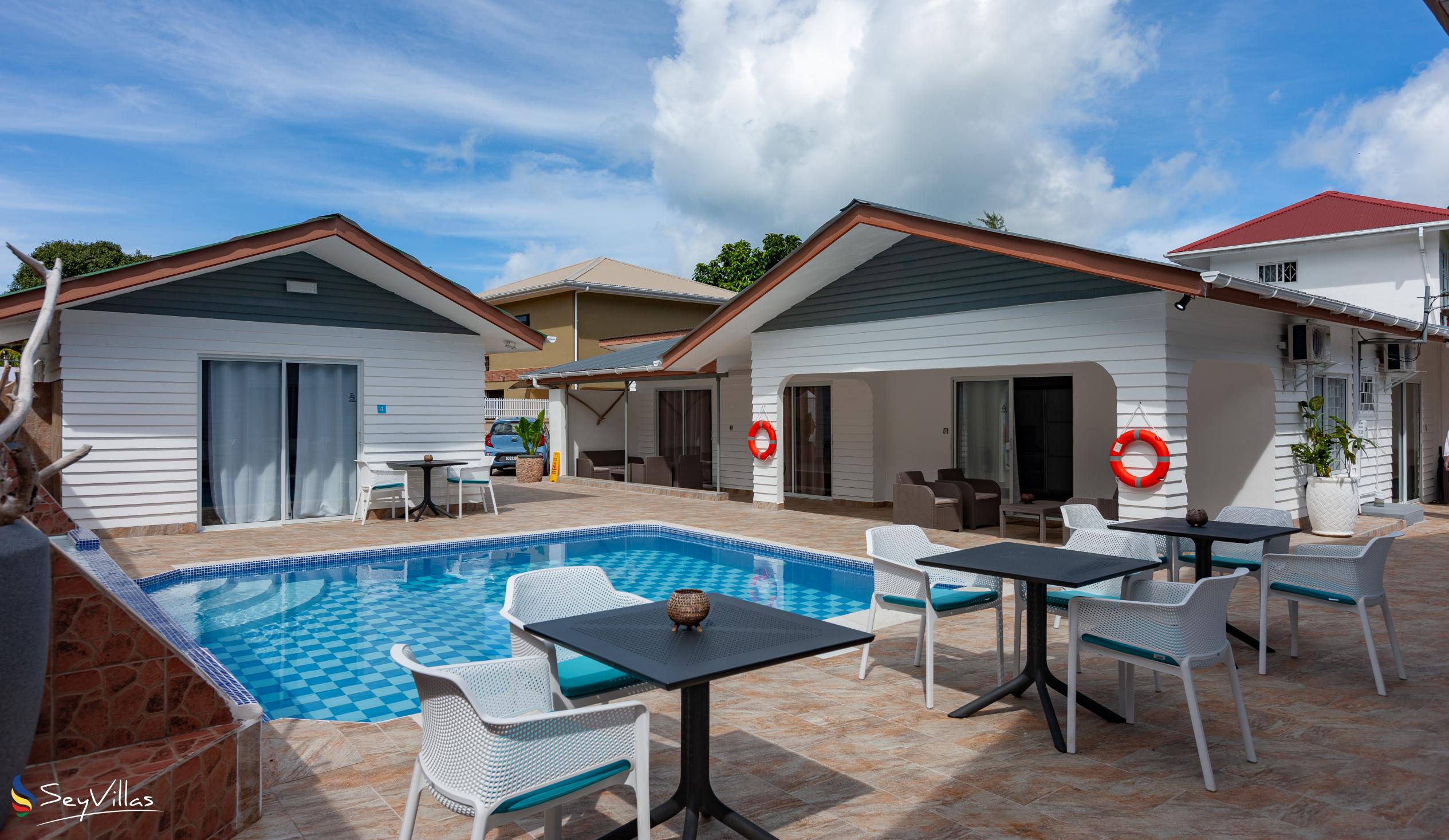 Photo 9: Hotel Plein Soleil - Outdoor area - Praslin (Seychelles)