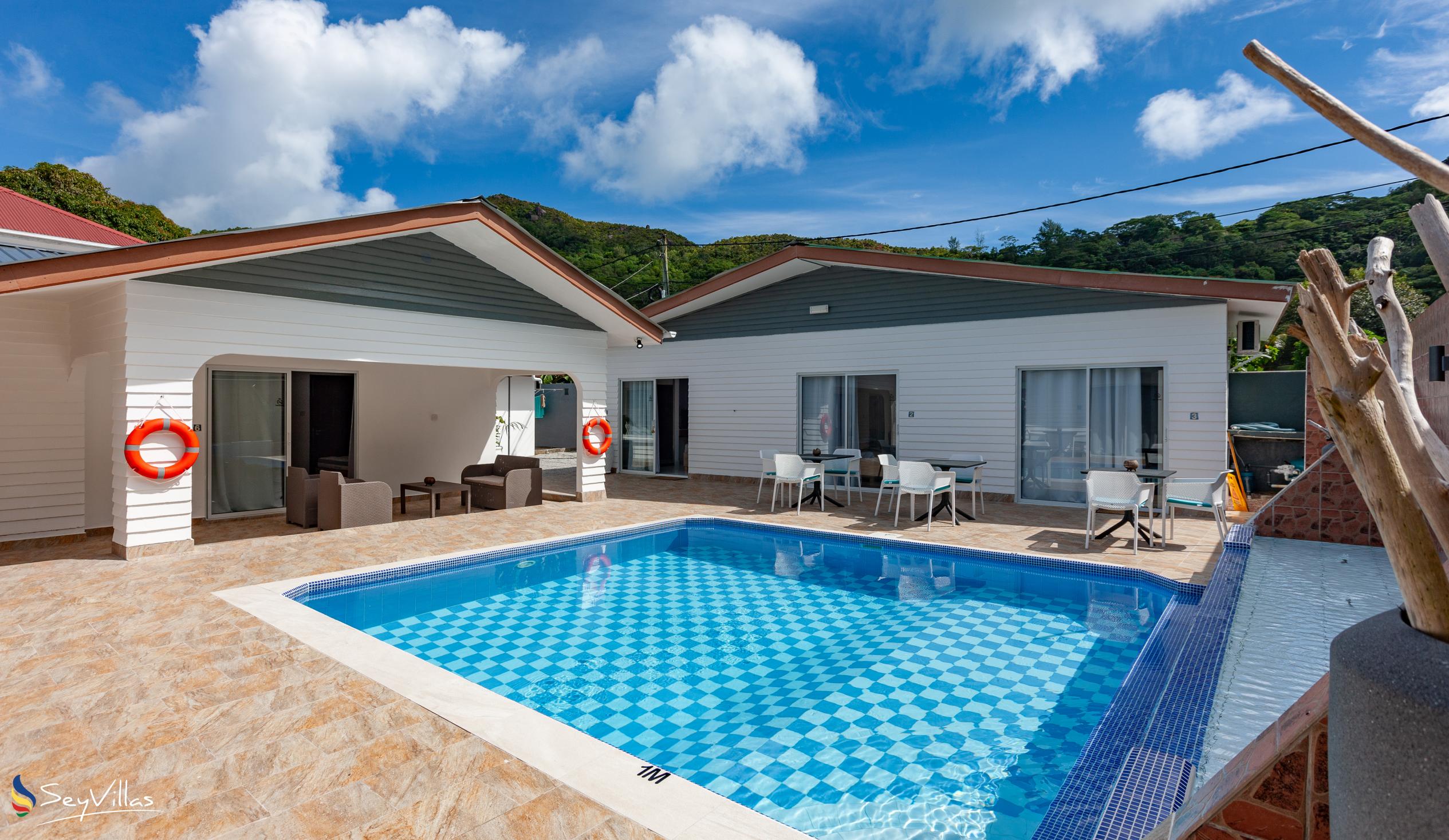 Photo 1: Hotel Plein Soleil - Outdoor area - Praslin (Seychelles)