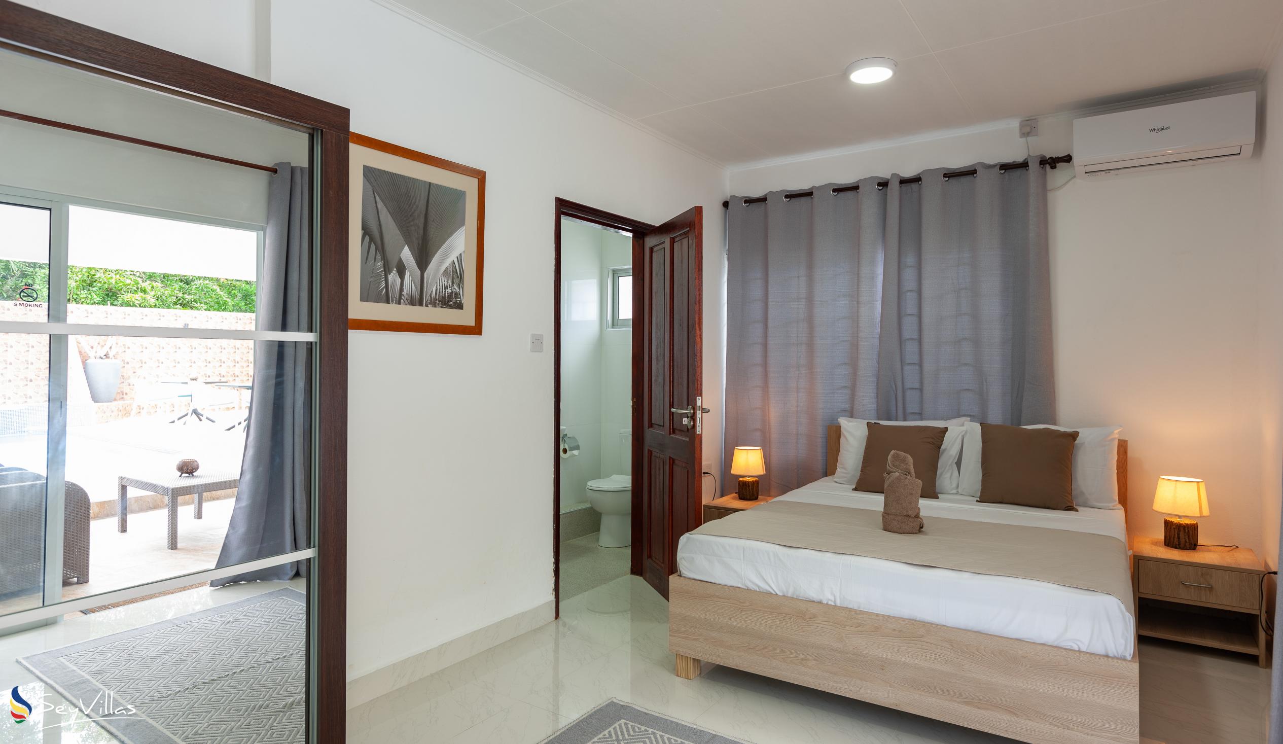 Foto 30: Hotel Plein Soleil - Chambre de luxe avec lit queen-size - Praslin (Seychelles)