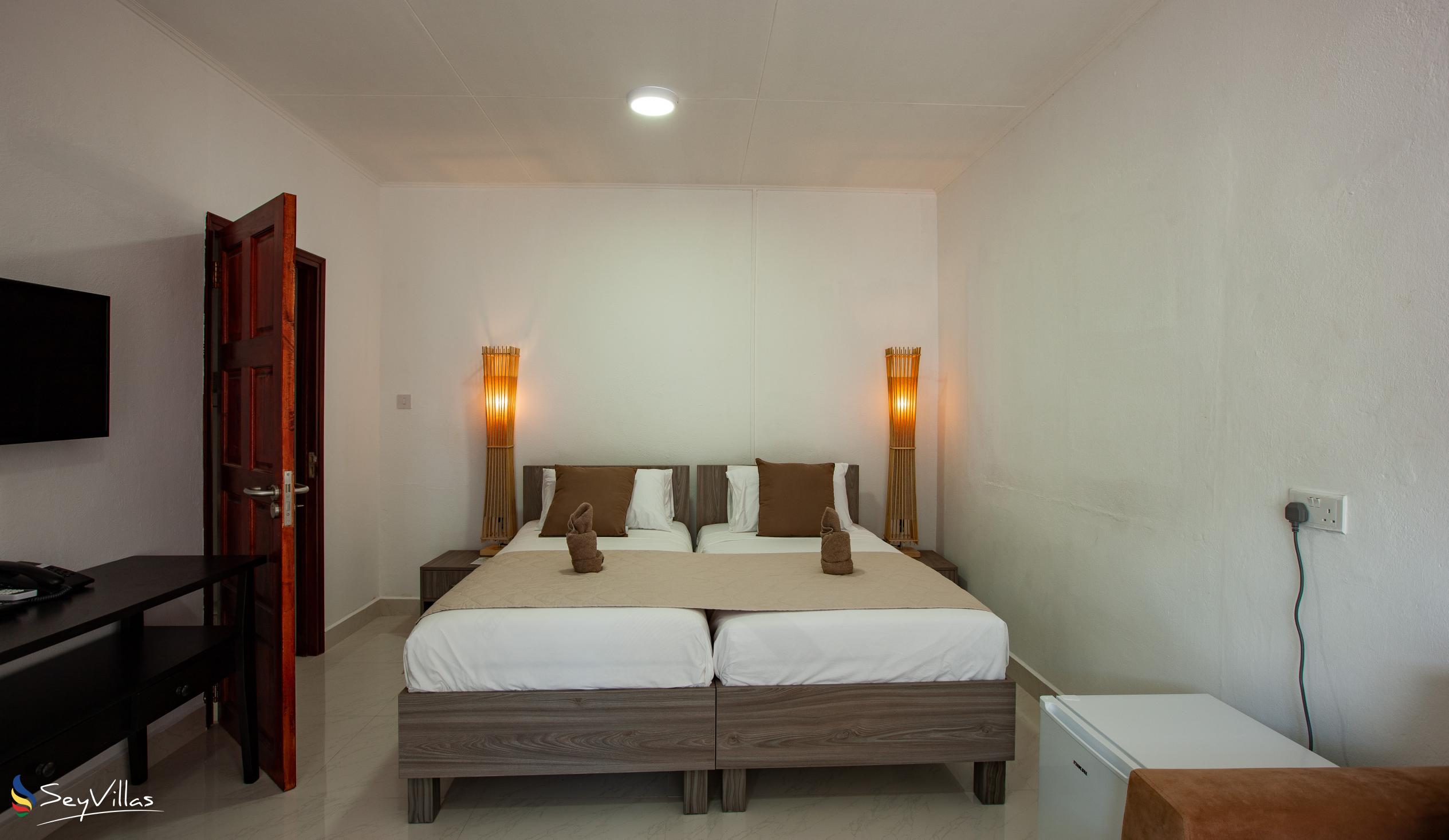 Foto 31: Hotel Plein Soleil - Chambre deux lits - Praslin (Seychelles)