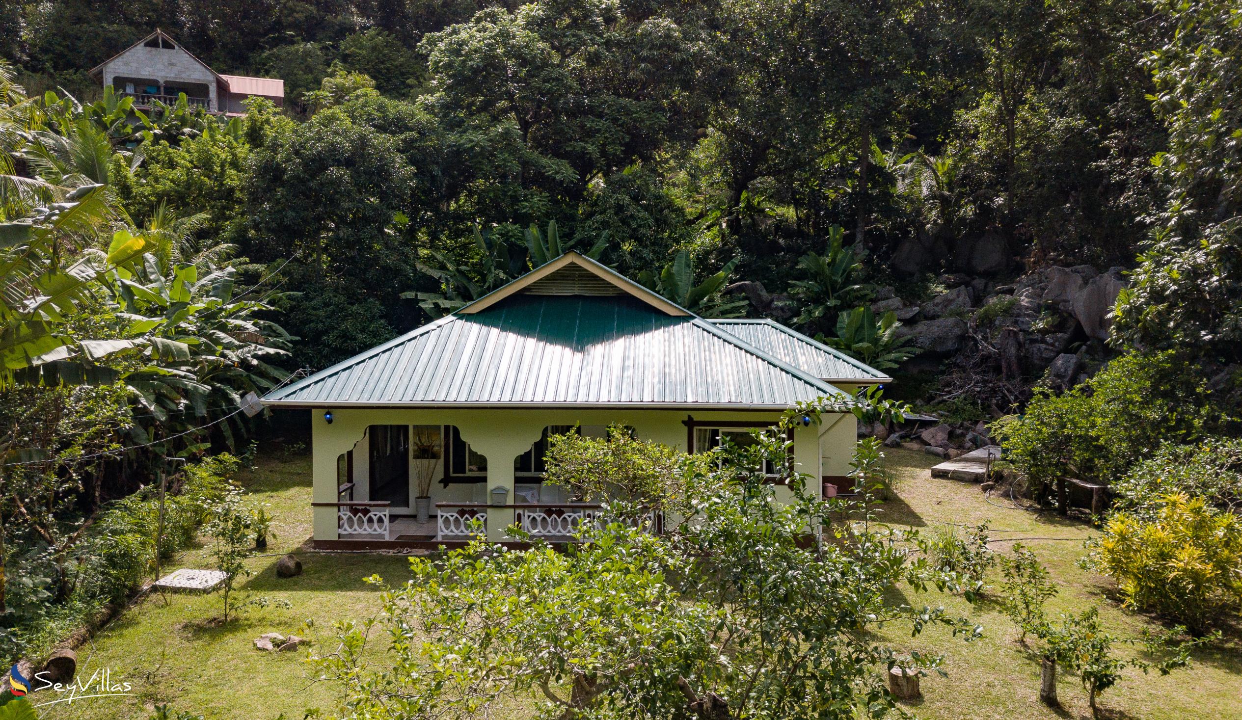 Foto 3: Dan Zoranz Self Catering Guest House - Aussenbereich - La Digue (Seychellen)