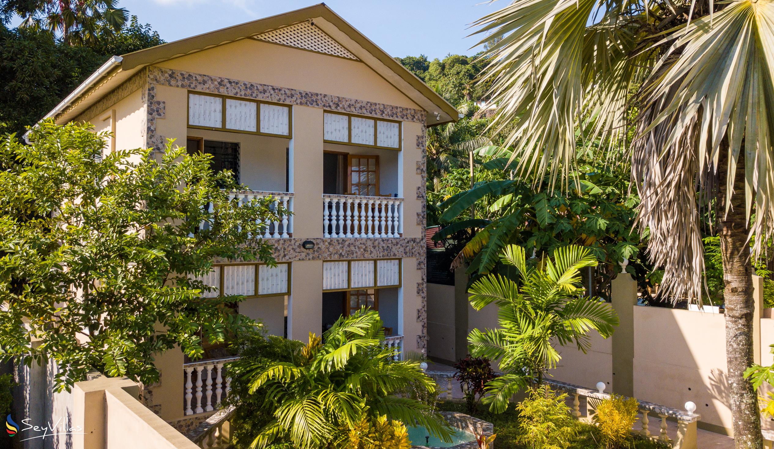 Photo 1: La Residence d'Almee - Outdoor area - Praslin (Seychelles)