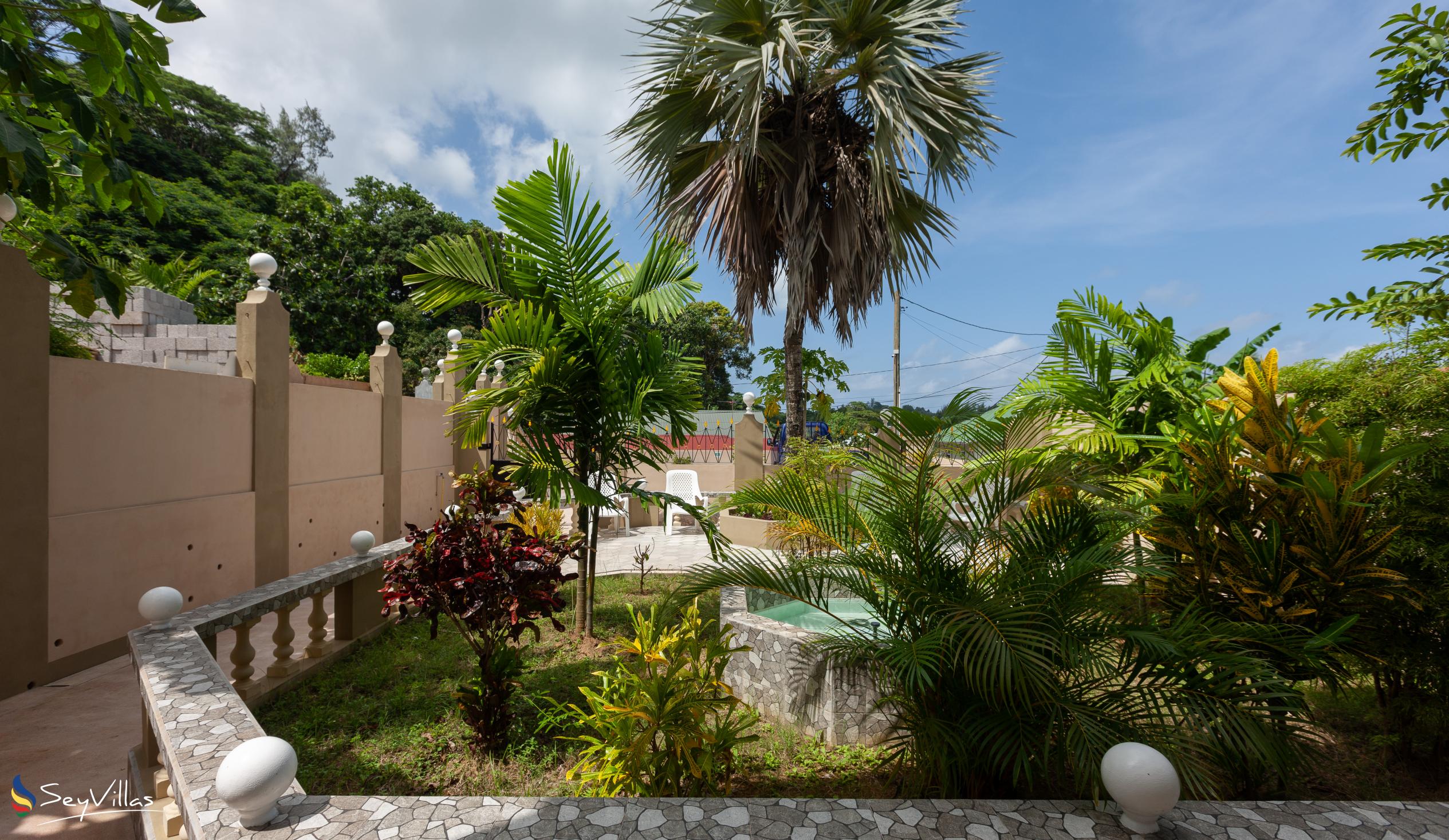 Foto 16: La Residence d'Almee - Aussenbereich - Praslin (Seychellen)