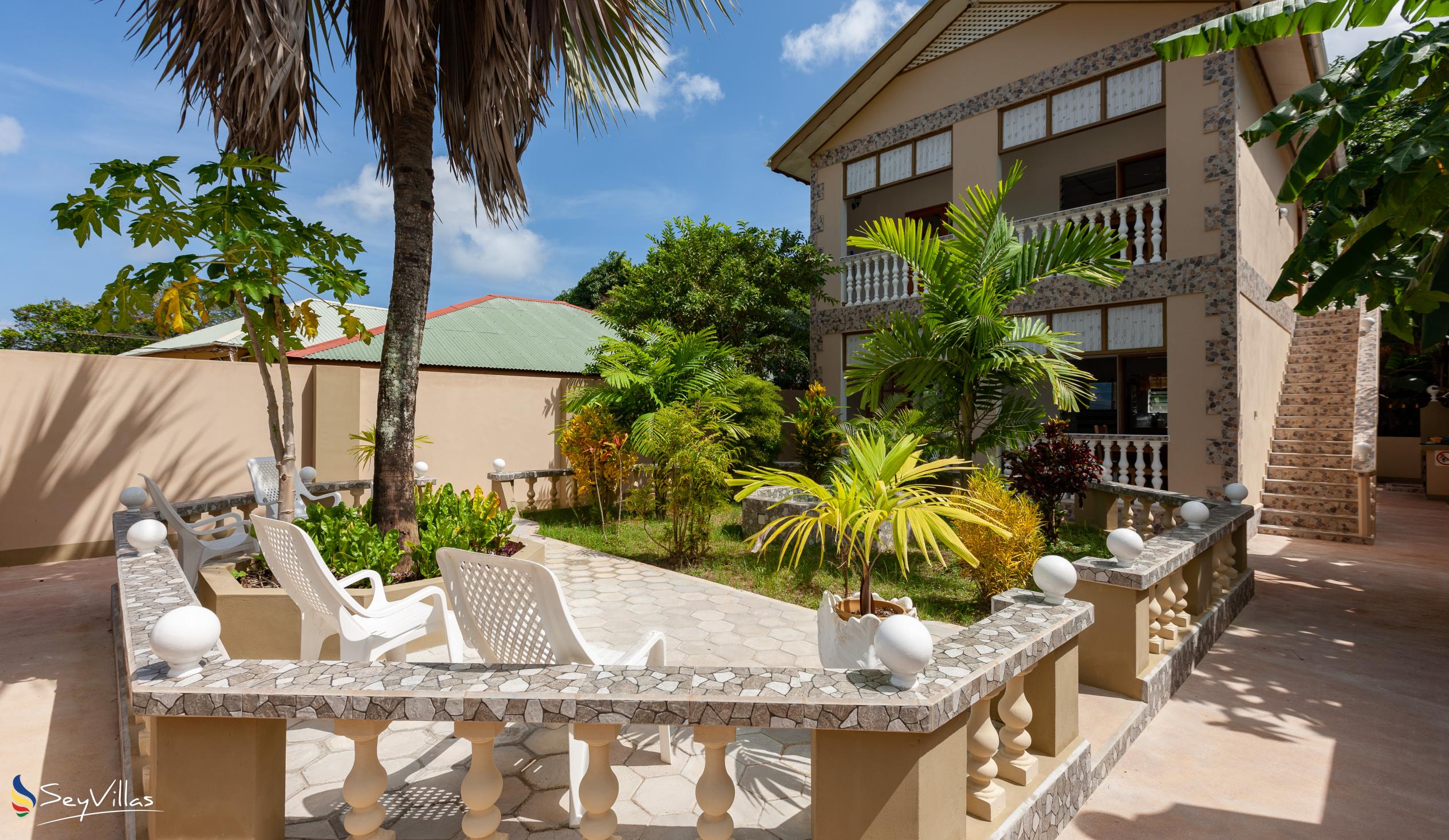 Photo 15: La Residence d'Almee - Outdoor area - Praslin (Seychelles)