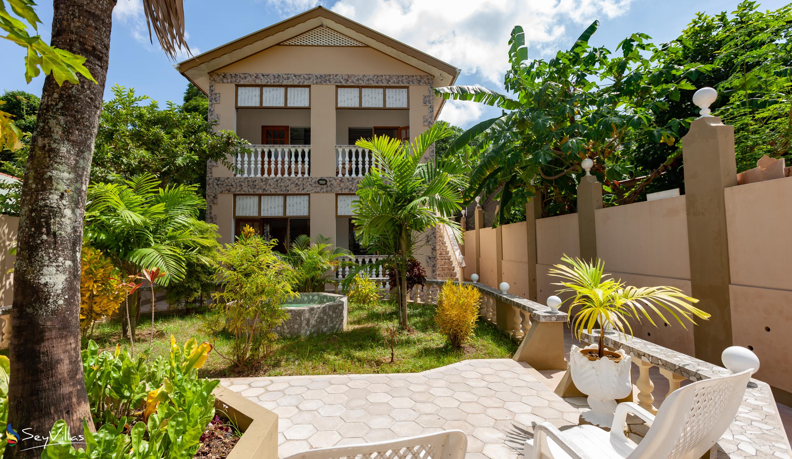 Photo 3: La Residence d'Almee - Outdoor area - Praslin (Seychelles)