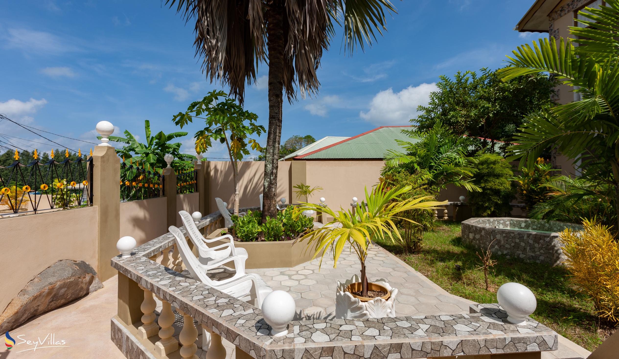 Photo 19: La Residence d'Almee - Outdoor area - Praslin (Seychelles)