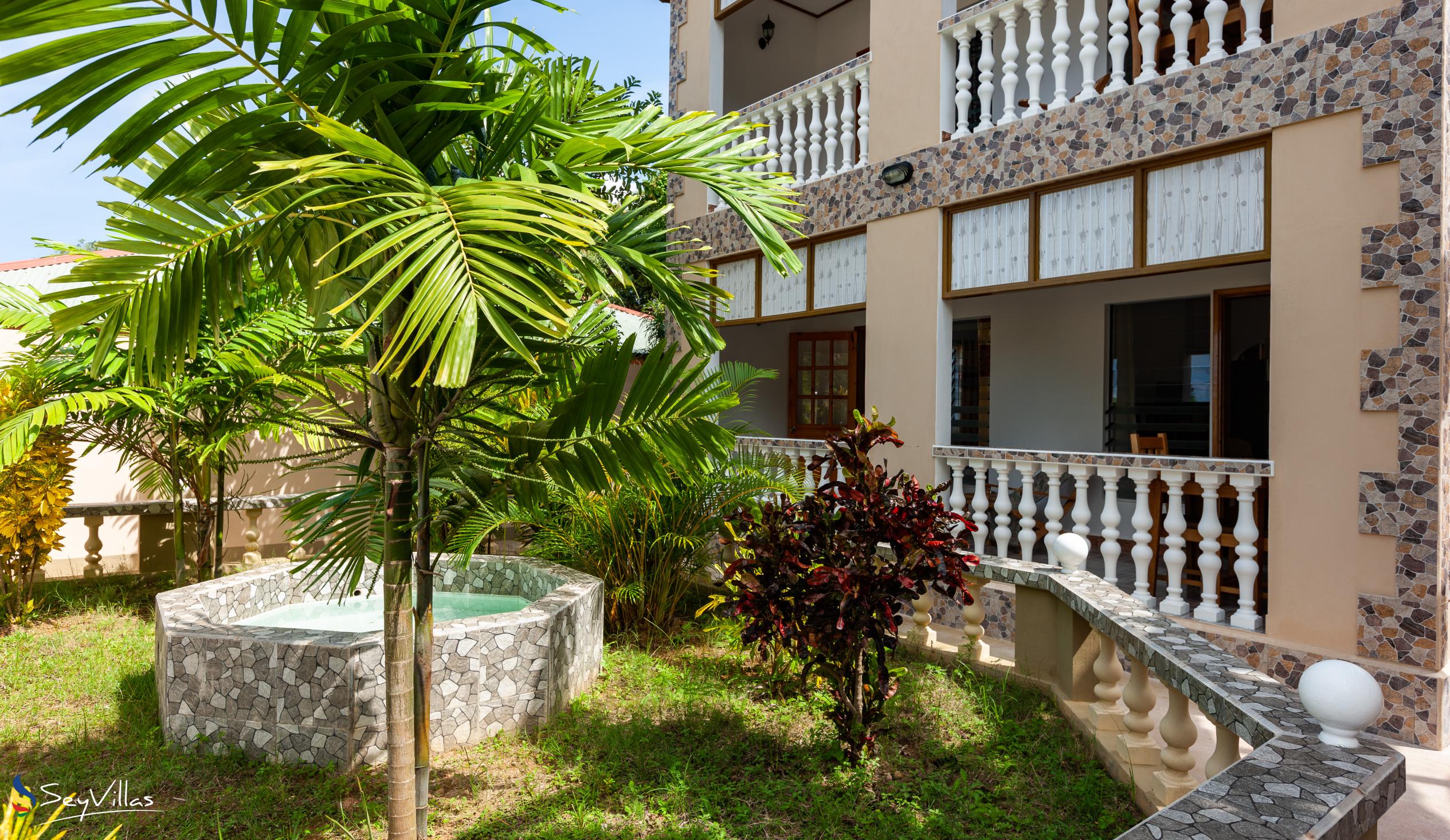 Foto 13: La Residence d'Almee - Aussenbereich - Praslin (Seychellen)