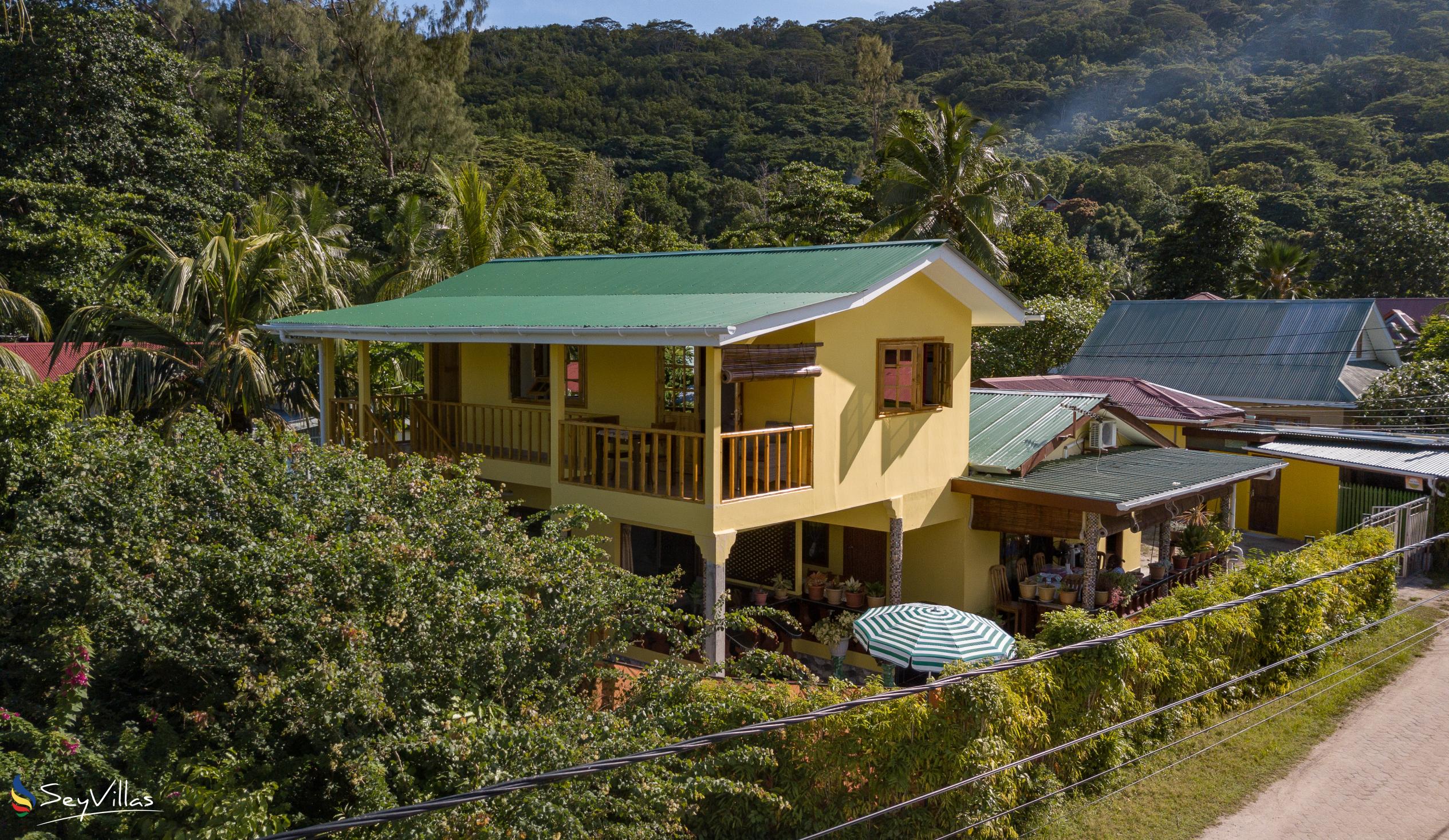 Foto 2: Dream Holiday Self Catering - Aussenbereich - La Digue (Seychellen)