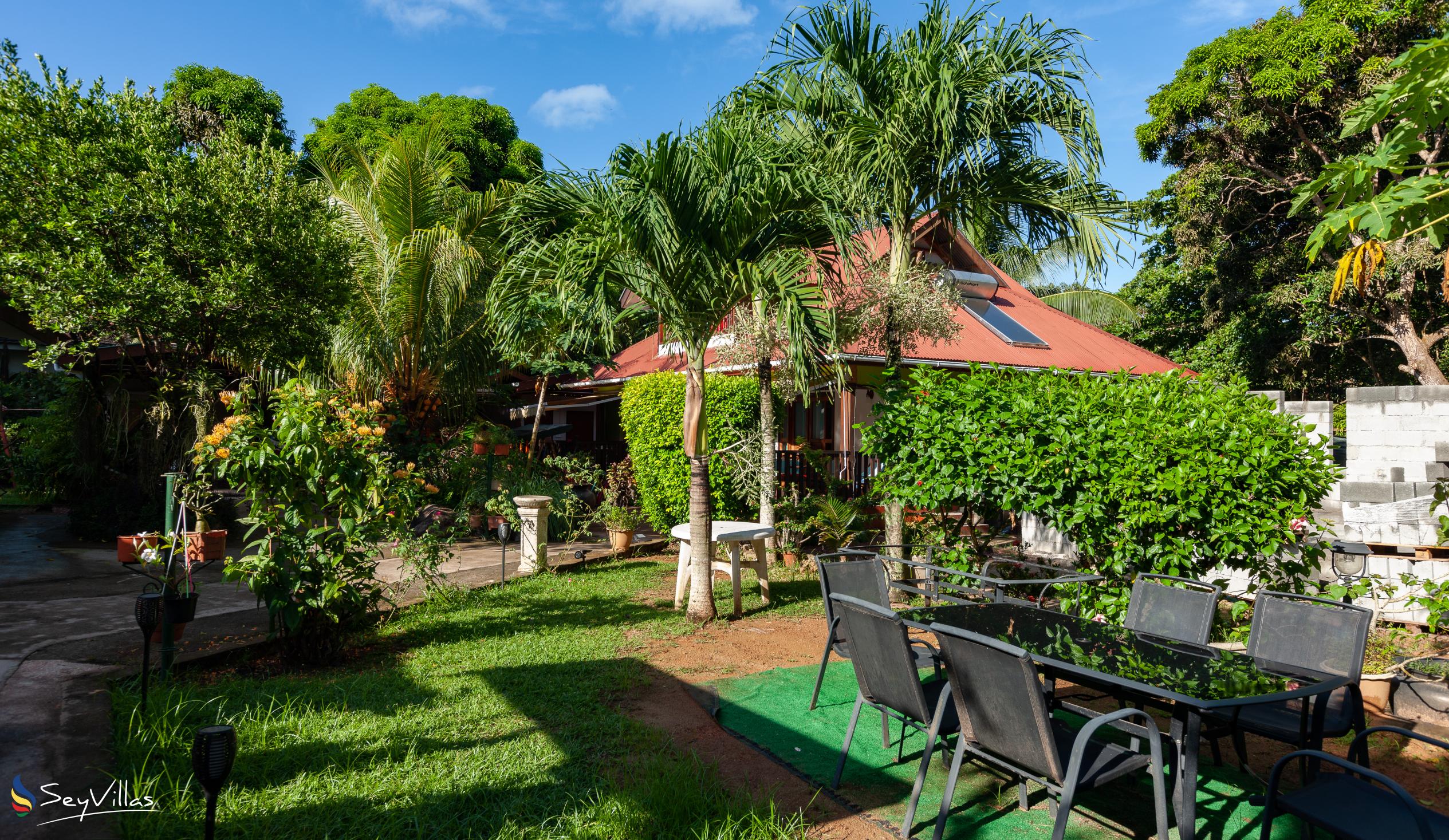 Photo 9: Chloe's Cottage - Outdoor area - La Digue (Seychelles)