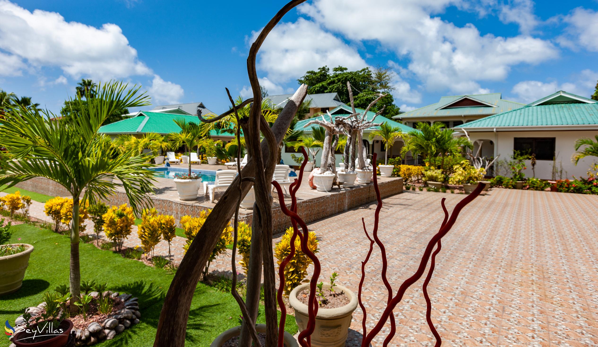 Foto 16: Belle Vacance Self Catering - Aussenbereich - Praslin (Seychellen)