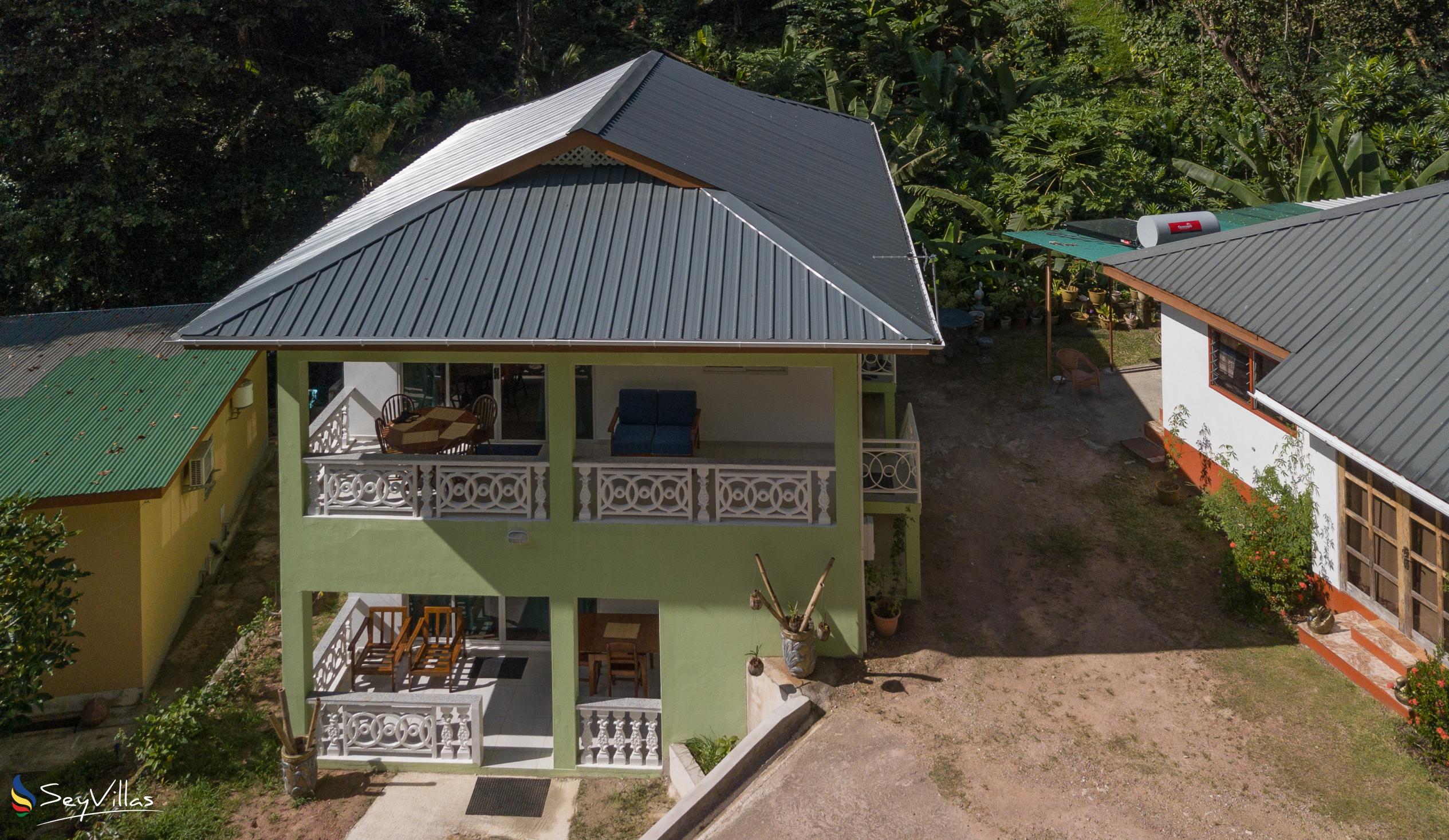 Photo 2: Fond B'Offay Lodge - Outdoor area - Praslin (Seychelles)