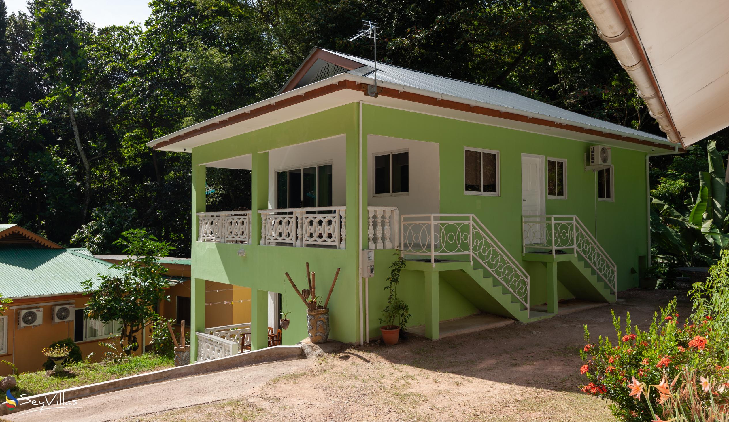 Foto 11: Fond B'Offay Lodge - Aussenbereich - Praslin (Seychellen)