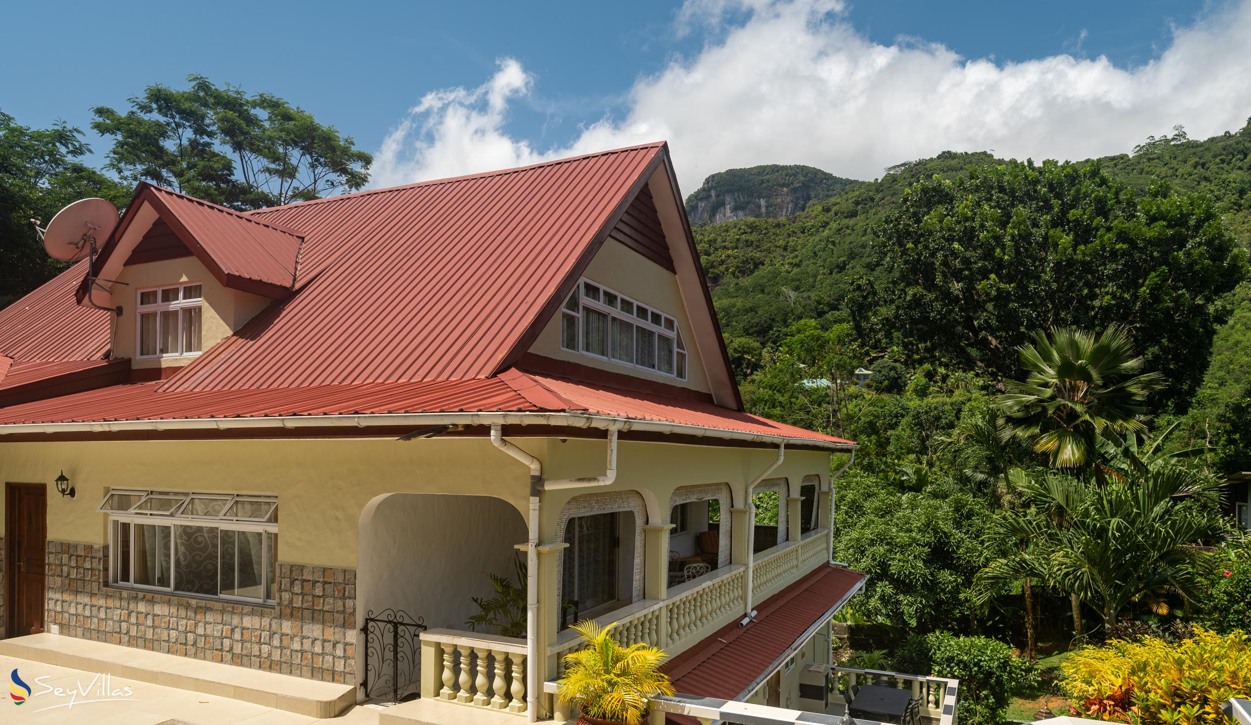 Foto 1: Chrisent Residence - Aussenbereich - Mahé (Seychellen)