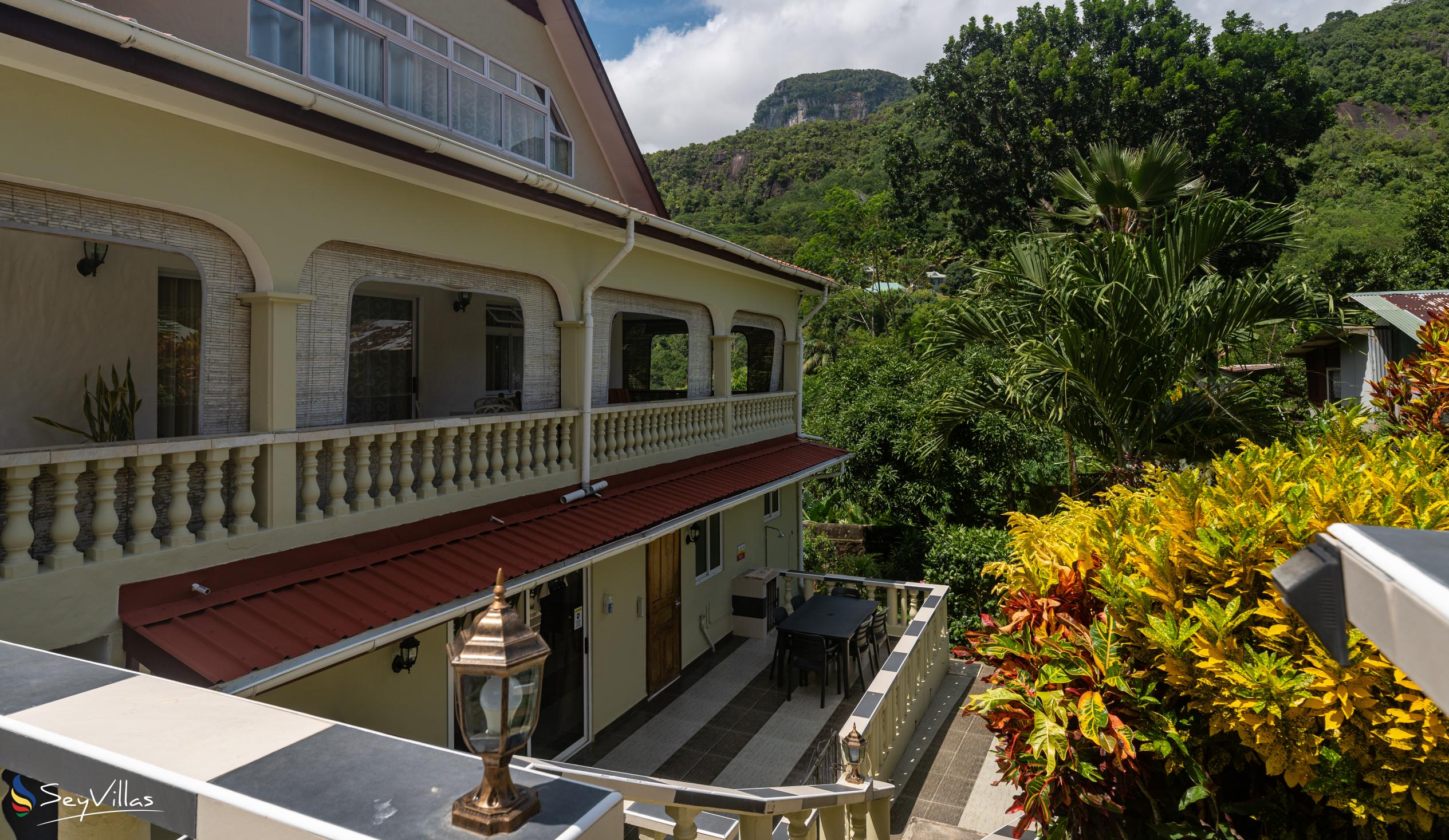Foto 4: Chrisent Residence - Aussenbereich - Mahé (Seychellen)
