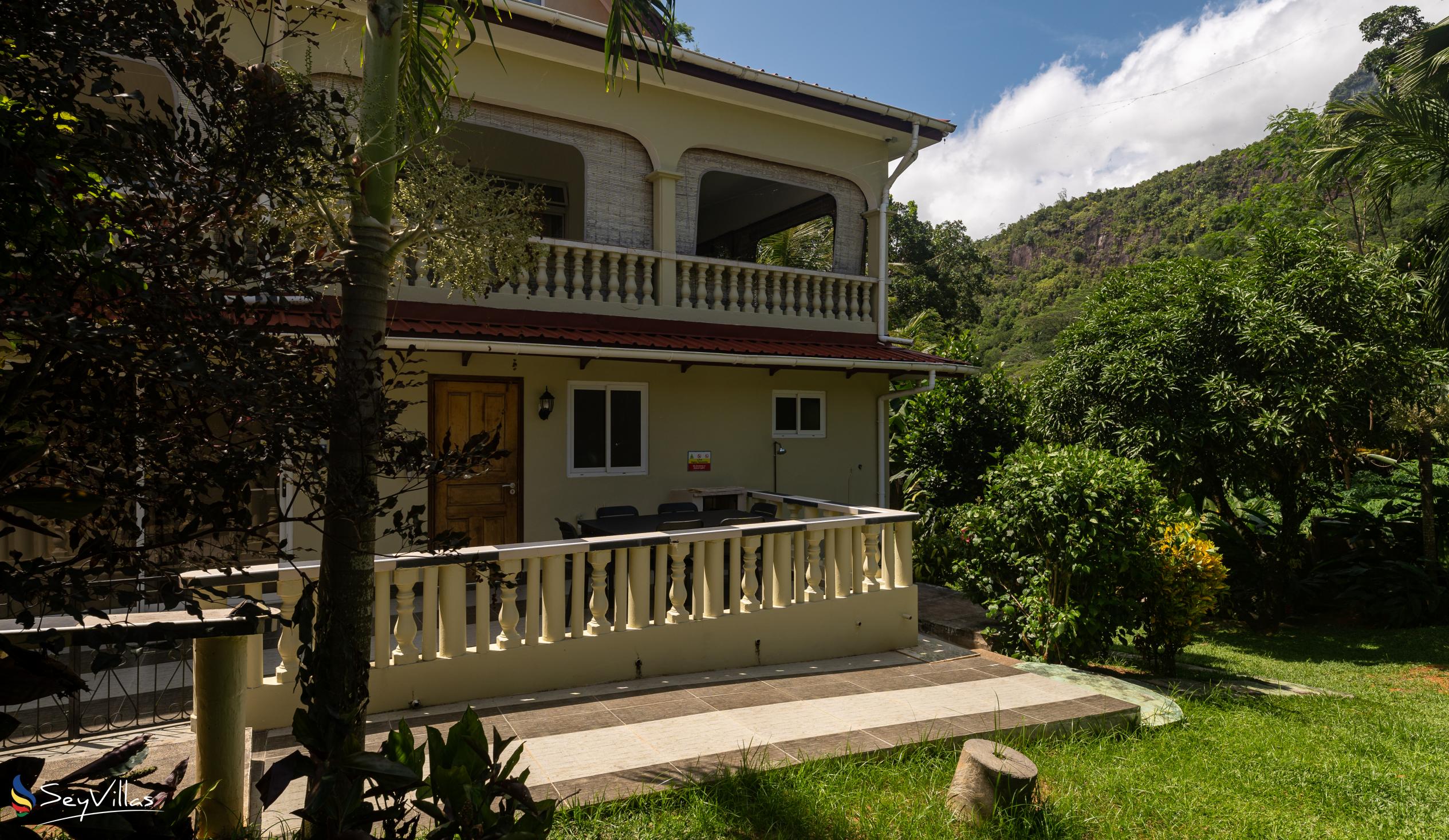Foto 7: Chrisent Residence - Aussenbereich - Mahé (Seychellen)