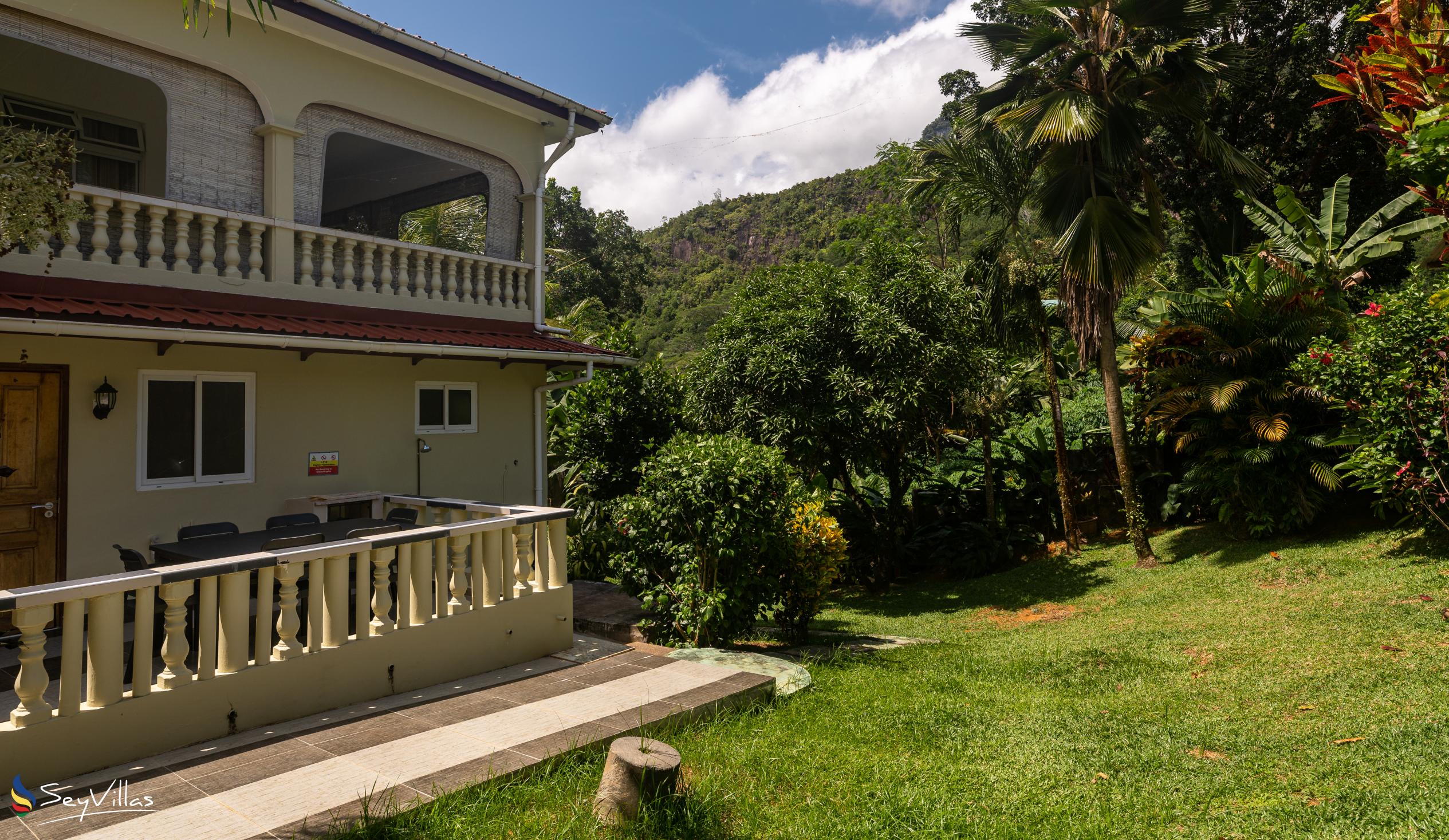 Foto 6: Chrisent Residence - Aussenbereich - Mahé (Seychellen)