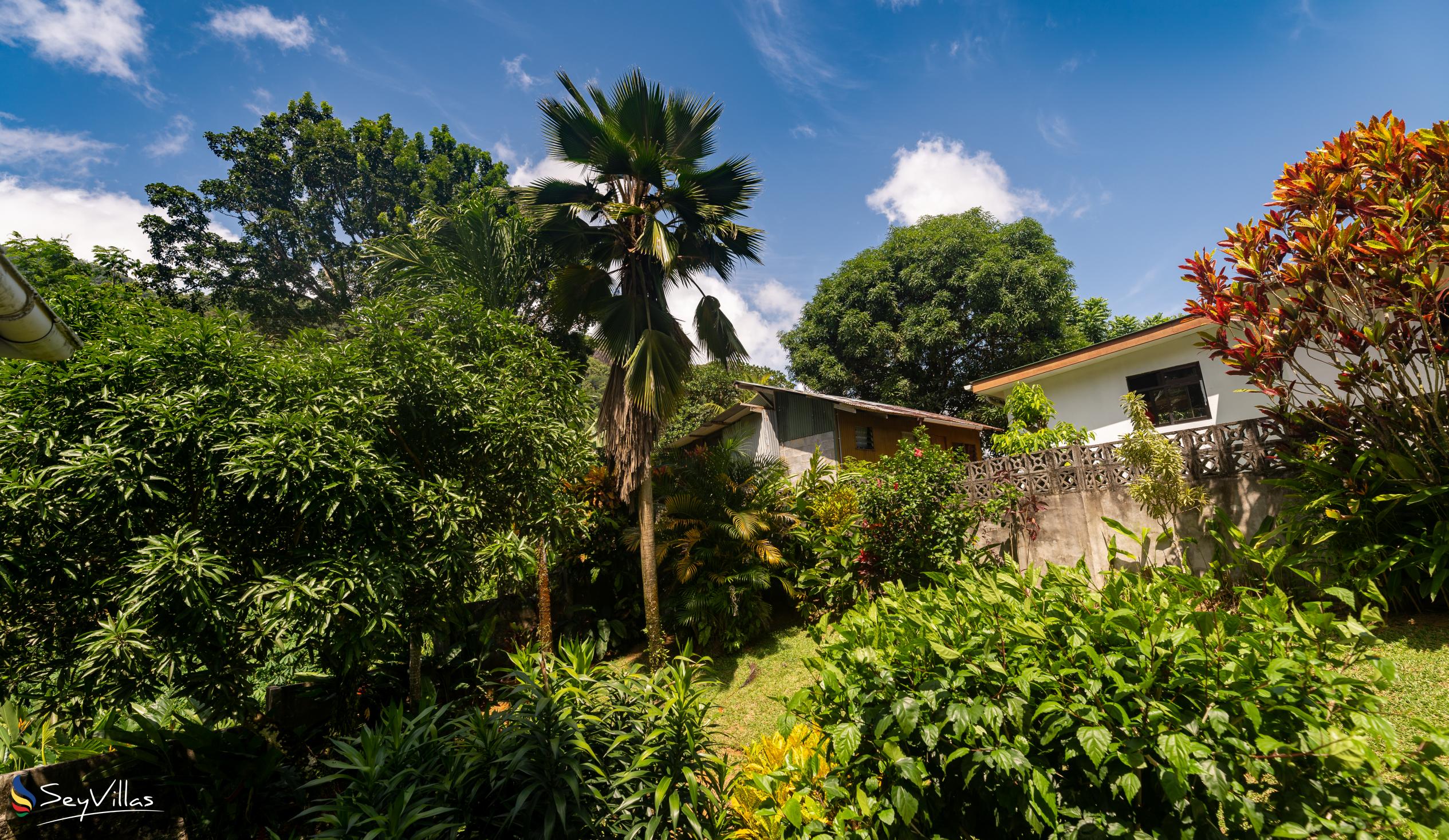 Foto 11: Chrisent Residence - Aussenbereich - Mahé (Seychellen)