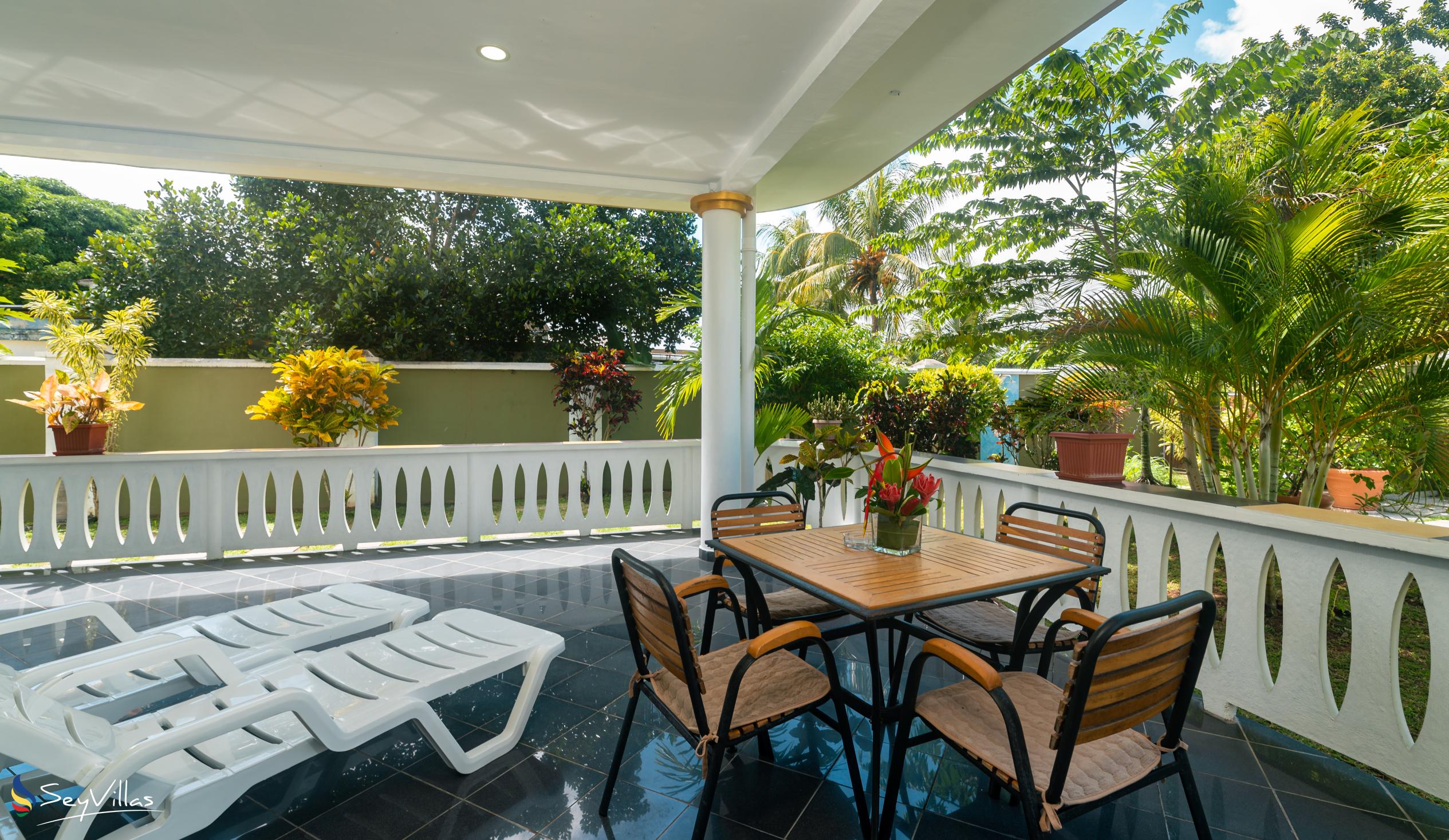 Foto 91: 340 Degrees Mountain View Apartments - Standard-Doppelzimmer mit Gartenblick - Mahé (Seychellen)