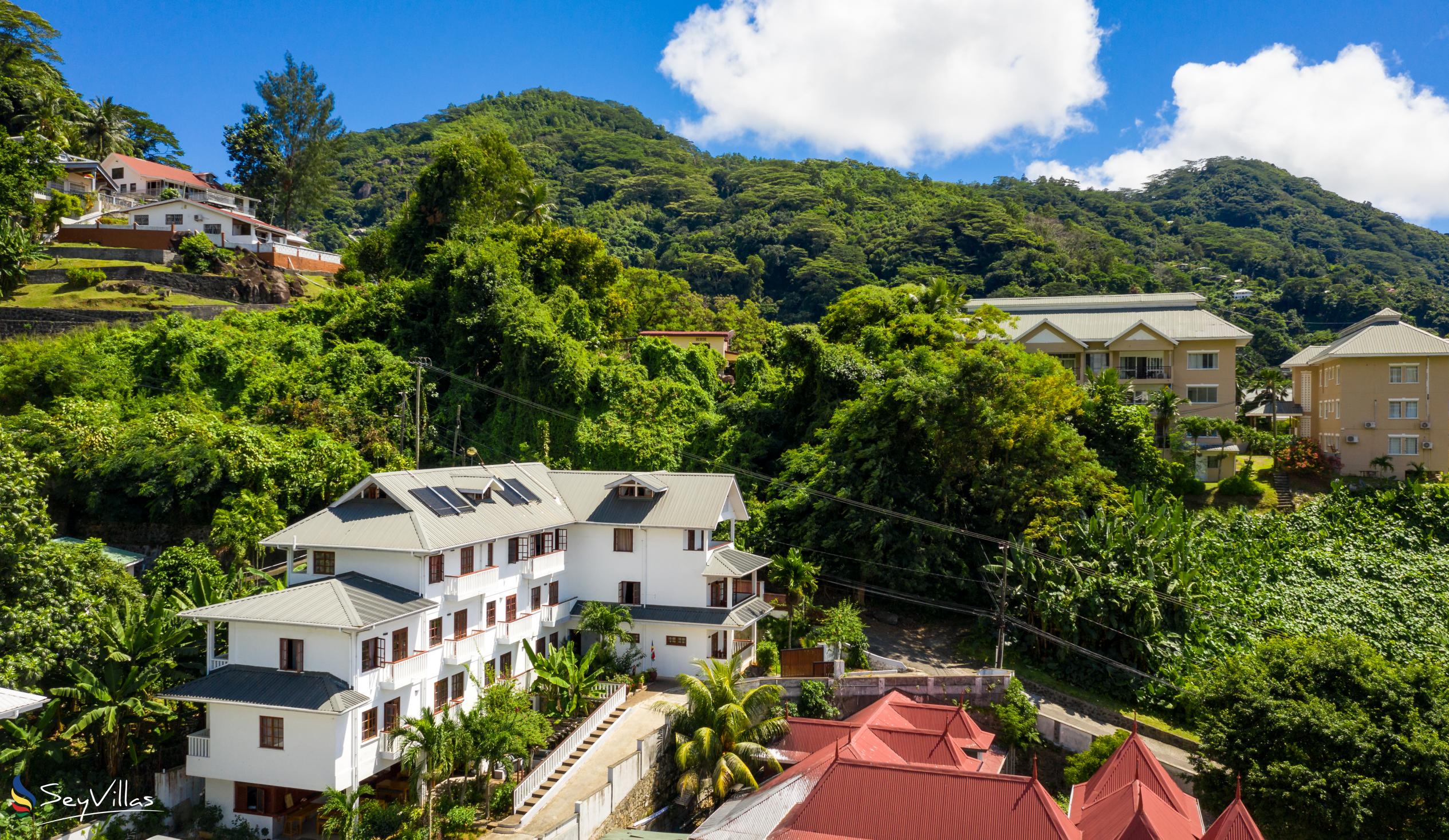 Photo 3: Hilltop Boutique Hotel - Outdoor area - Mahé (Seychelles)