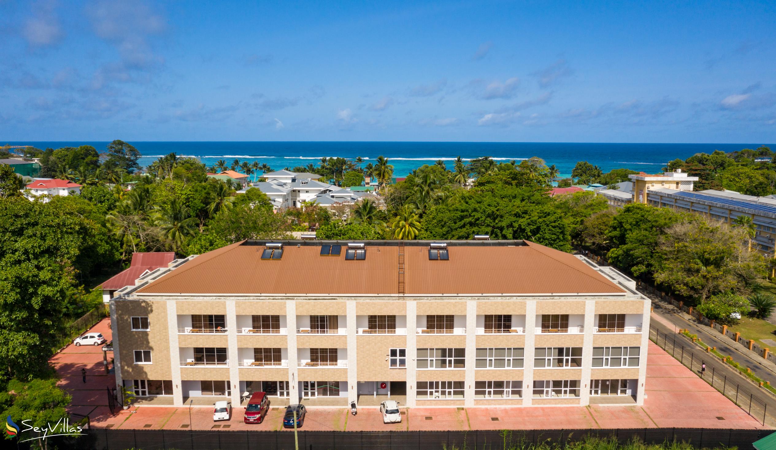 Photo 2: Royale Suites by Arc Royale Luxury Apartments - Outdoor area - Mahé (Seychelles)