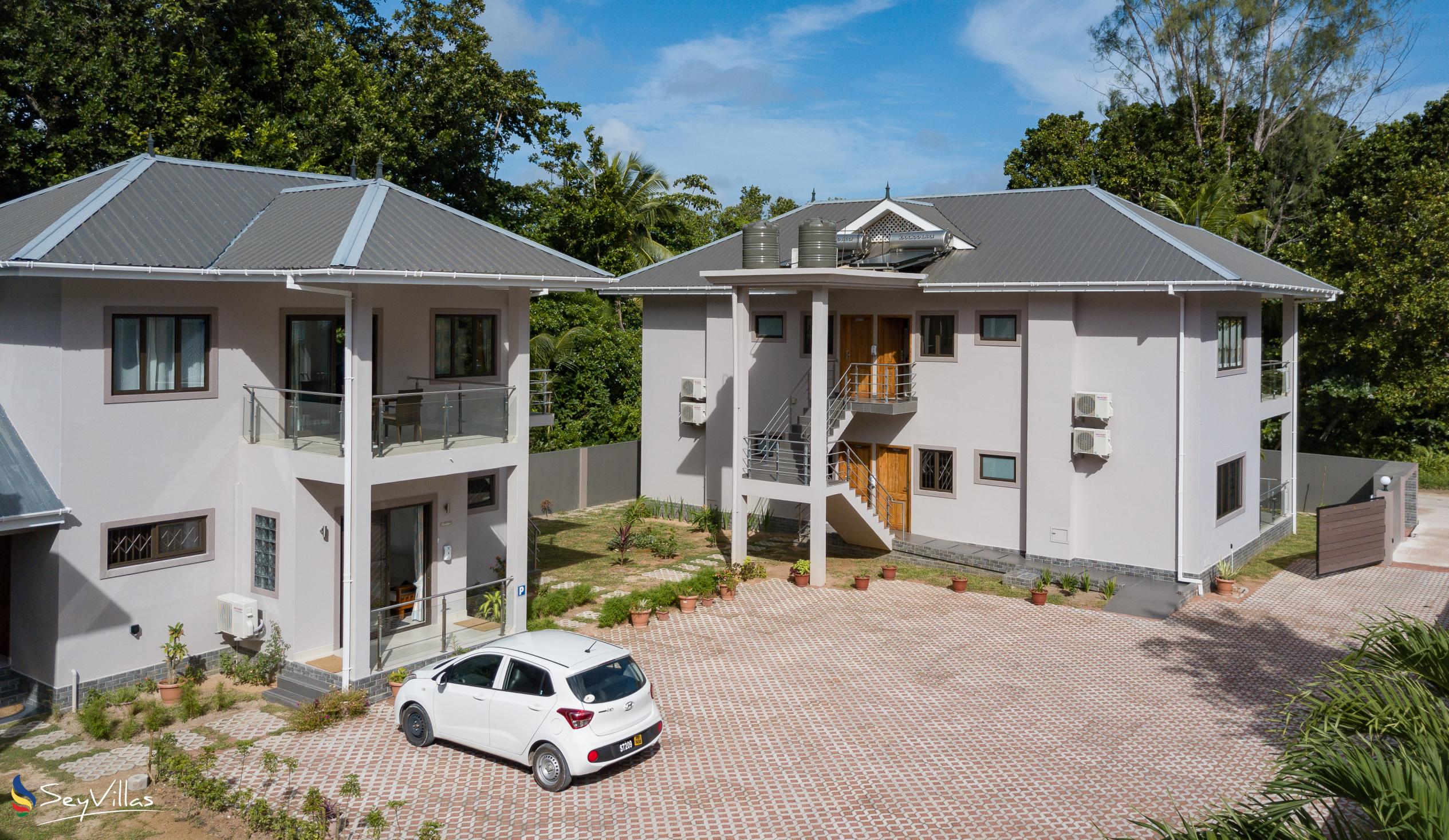 Foto 2: Palm Holiday Apartments - Aussenbereich - Praslin (Seychellen)