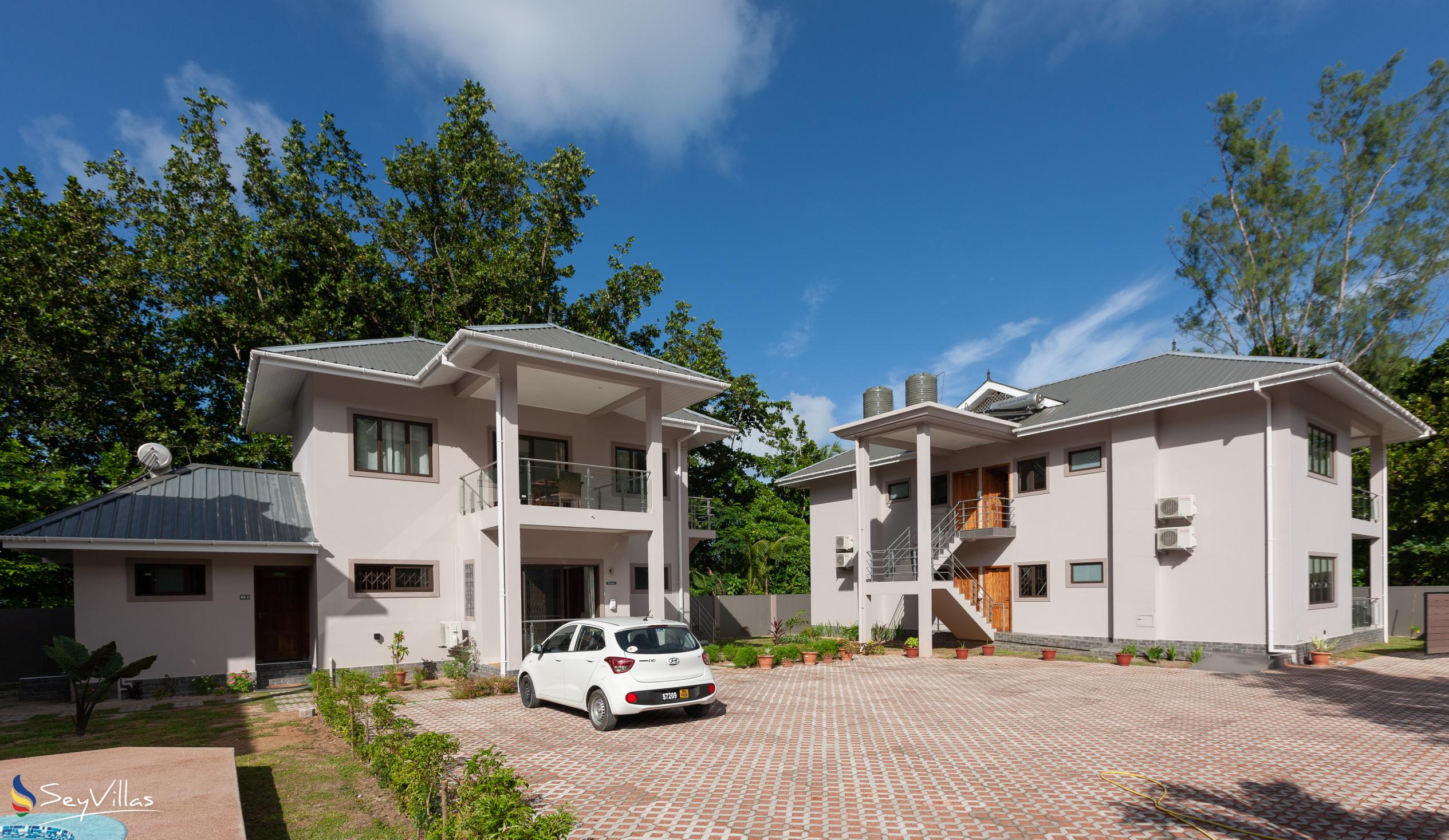 Foto 4: Palm Holiday Apartments - Aussenbereich - Praslin (Seychellen)